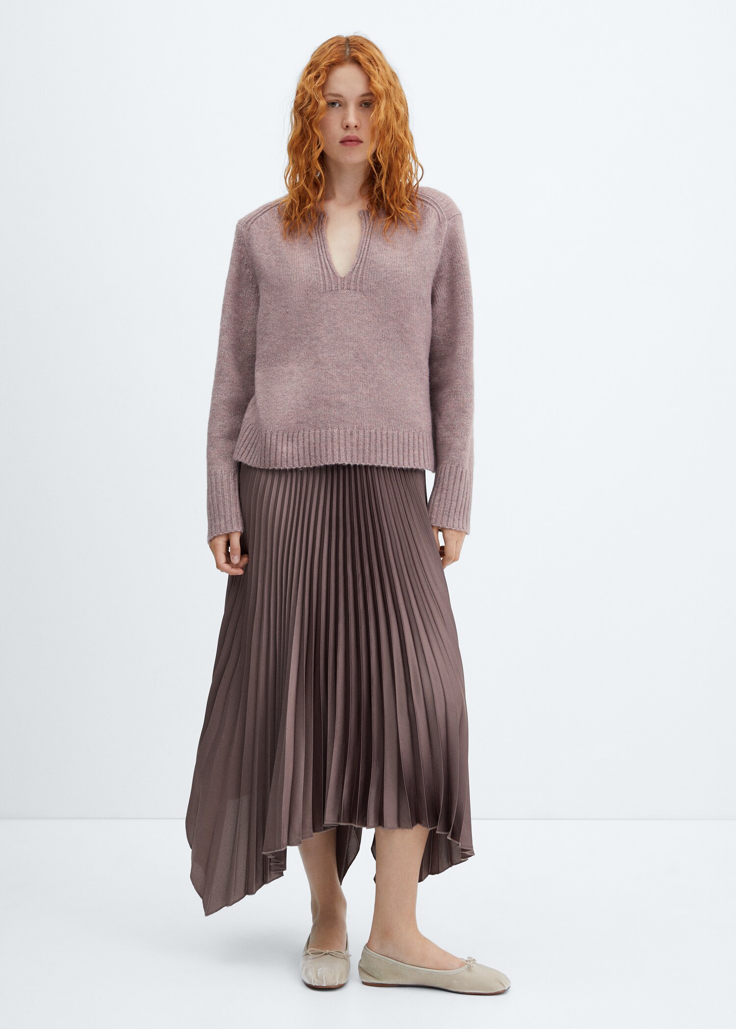 V-neck round-neck sweater - General plane