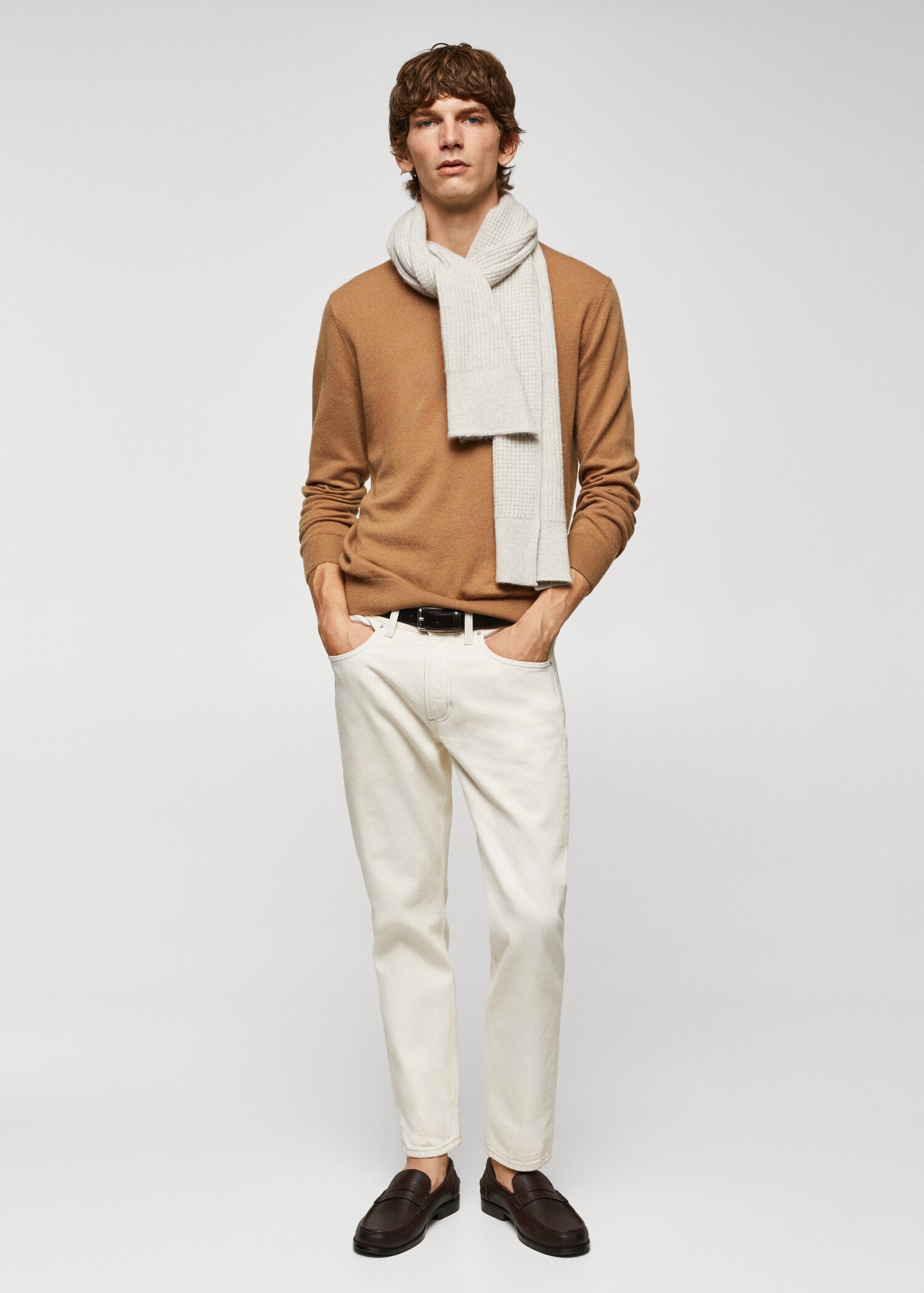 Fine-knit wool-blend sweater - General plane