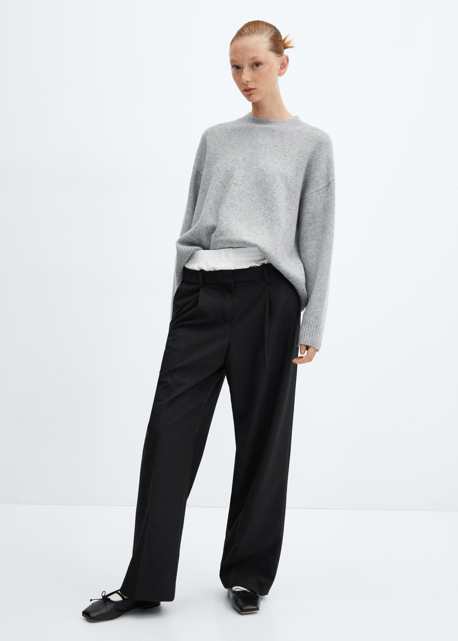 Round-neck knitted sweater - General plane