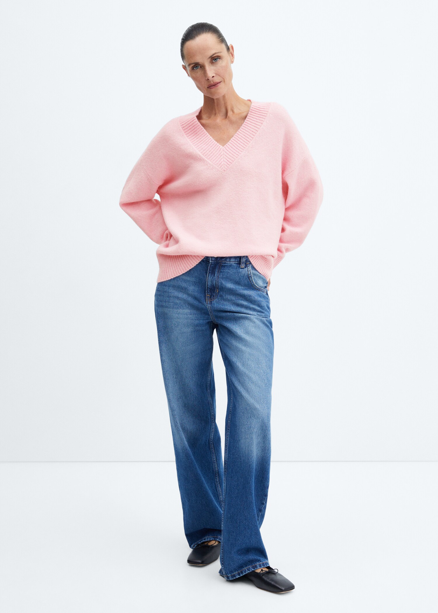 Oversized V-neck sweater - General plane