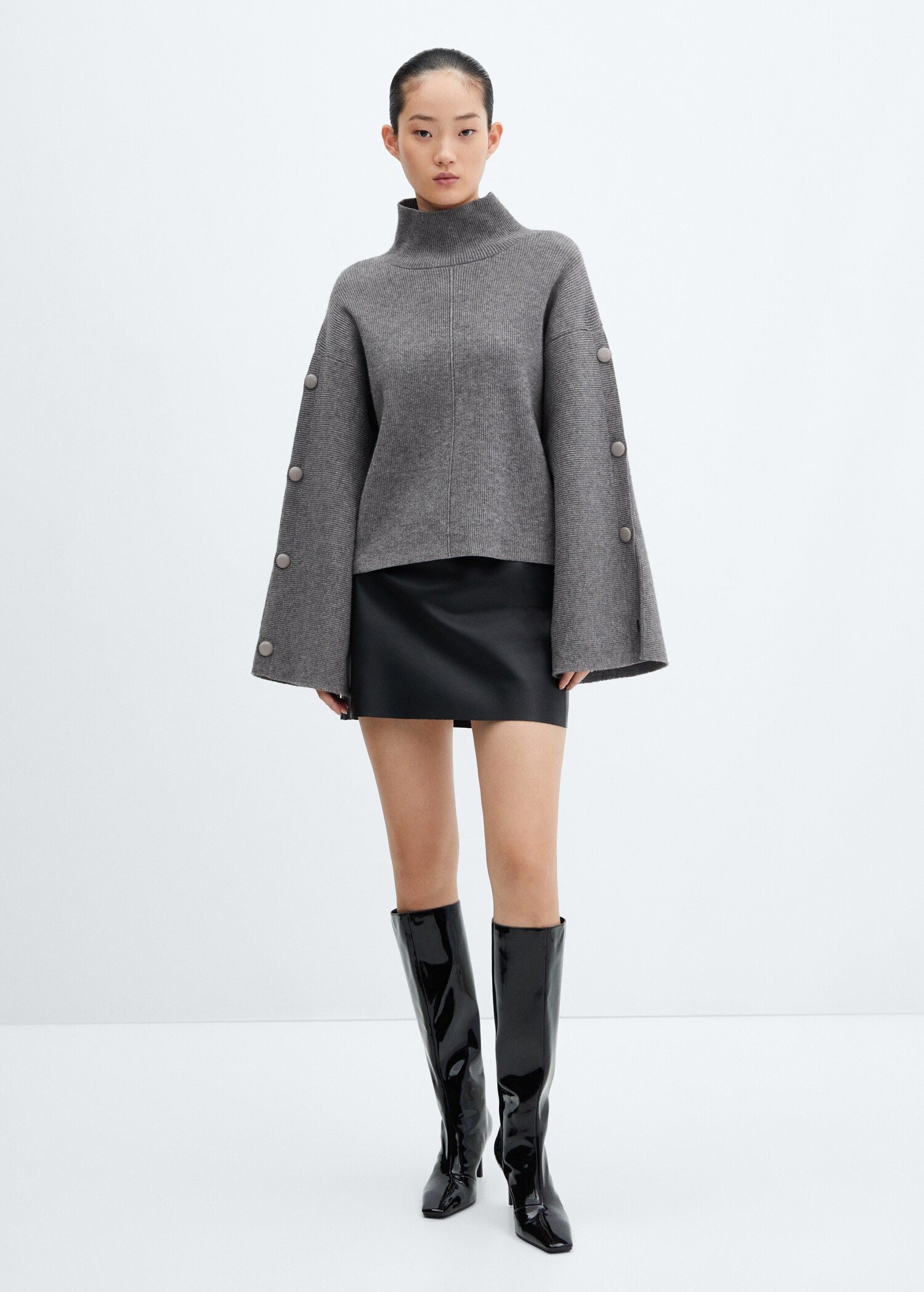 Buttoned sleeves sweater - General plane