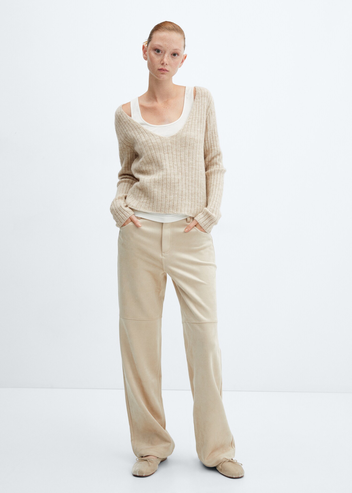 V-neck ribbed knit sweater - General plane