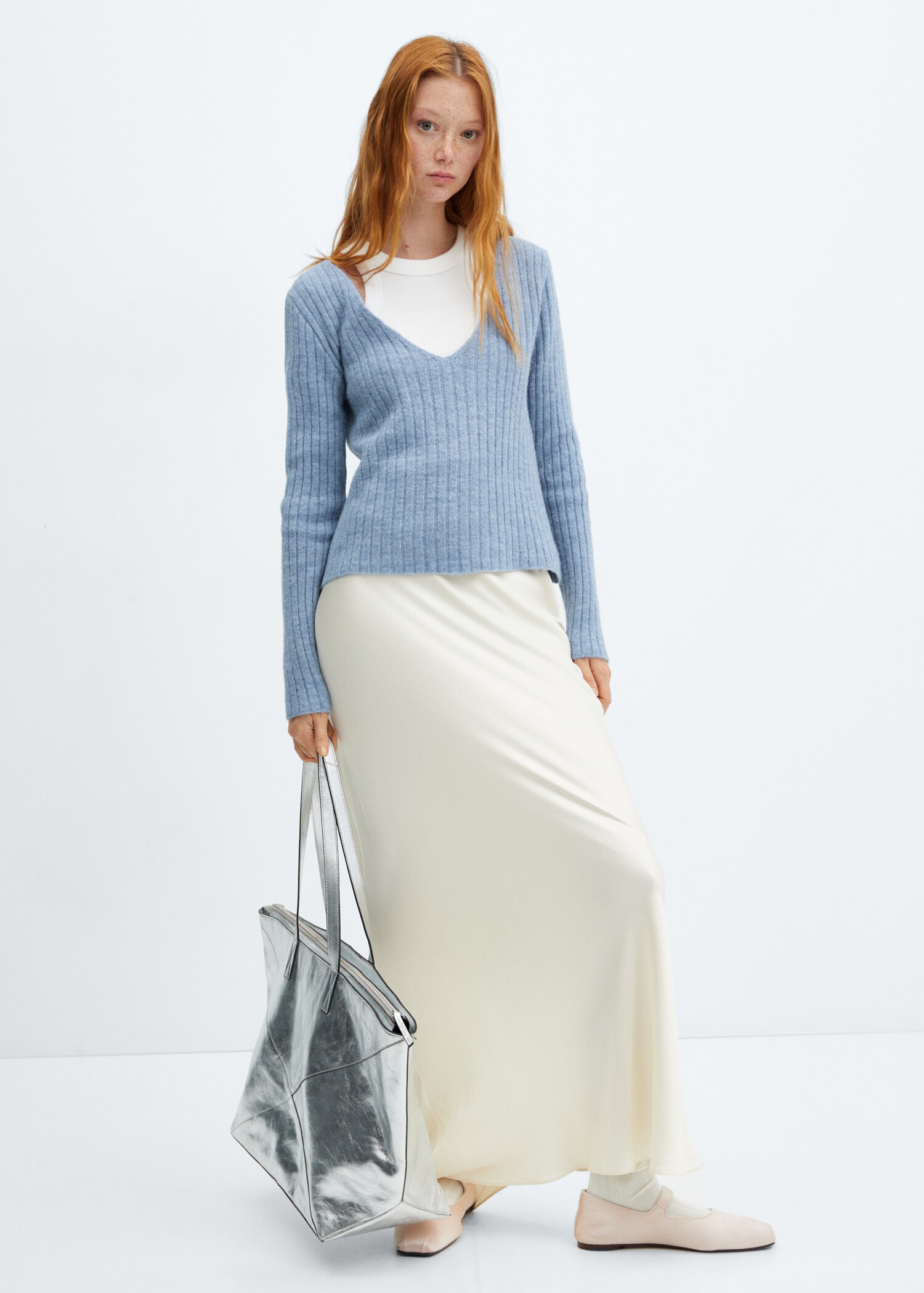 V-neck ribbed knit sweater - General plane