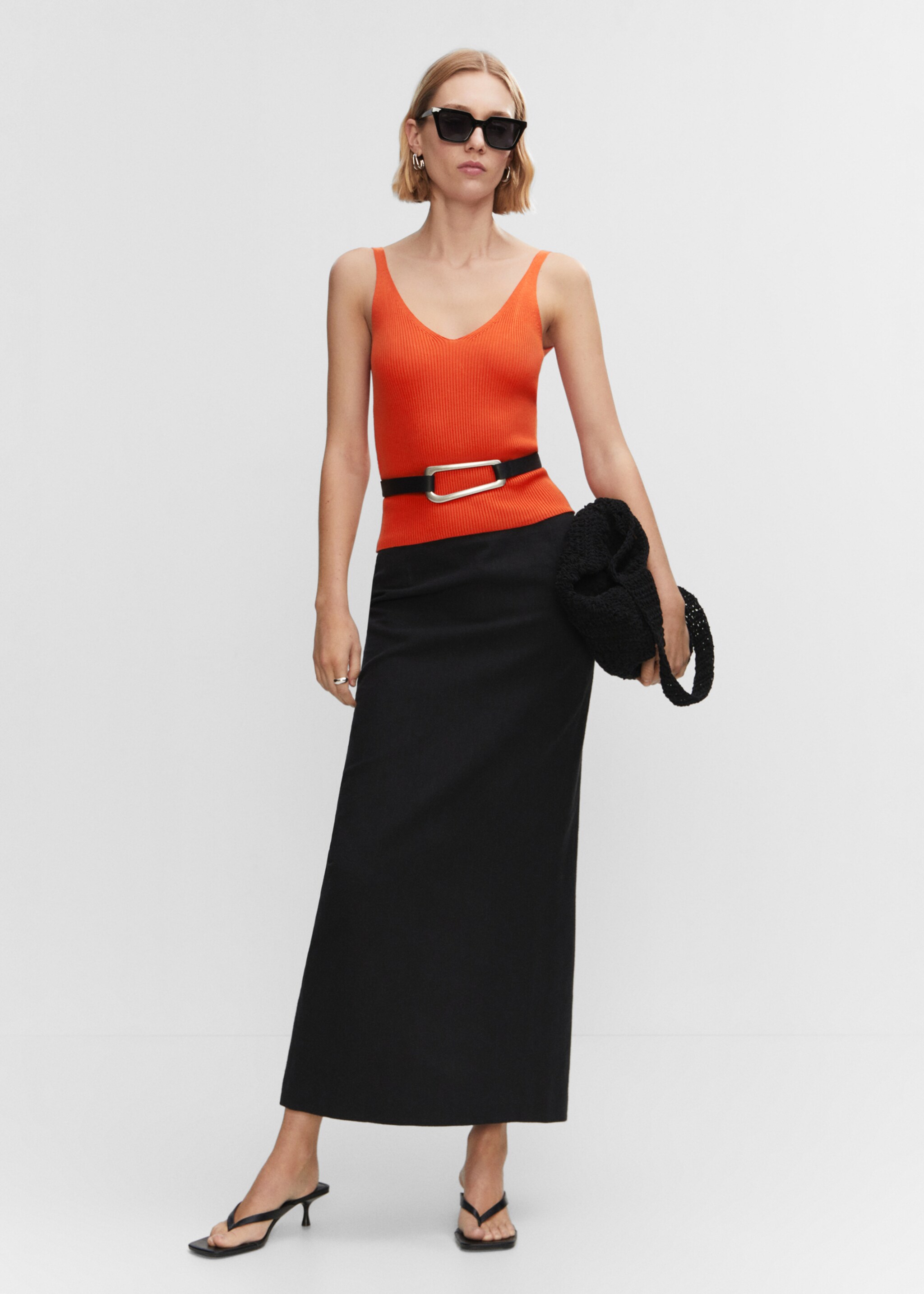 V-neck knitted top - General plane, Coral Red. Ref: 57010252-00.