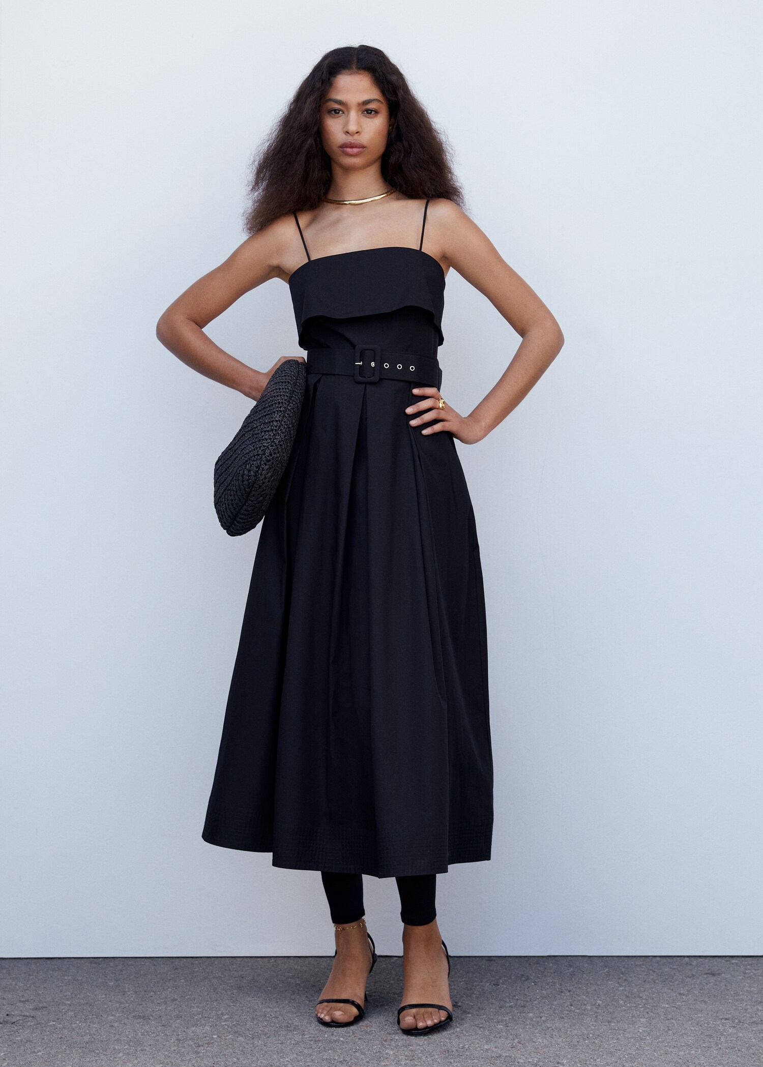 Langes Kleid mit Gürtel - Allgemeine Ansicht