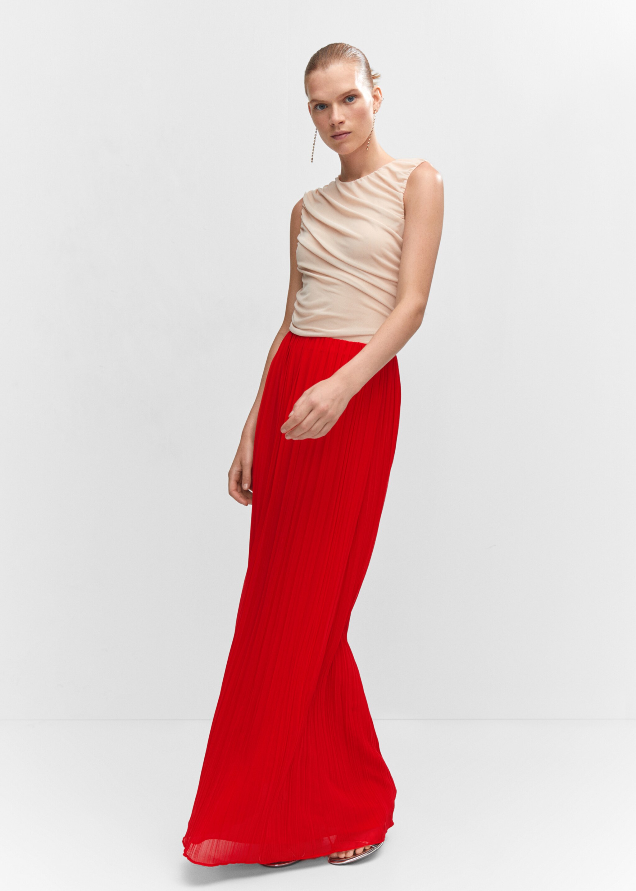 Pleated long skirt - General plane, Red. Ref: 57010728-00.