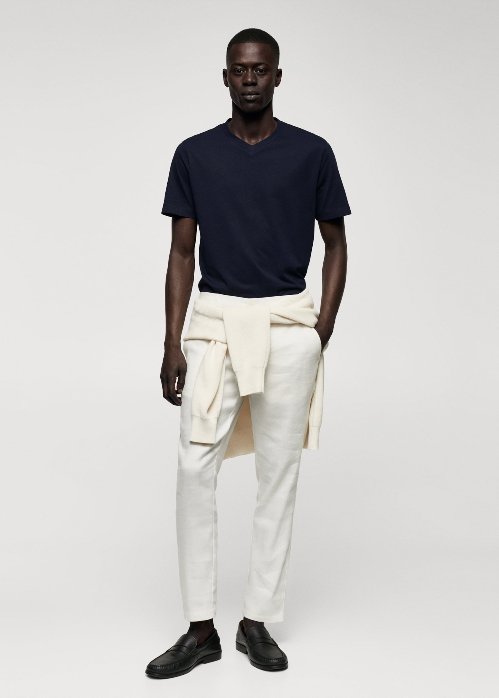 Basic cotton V-neck T-shirt - General plane
