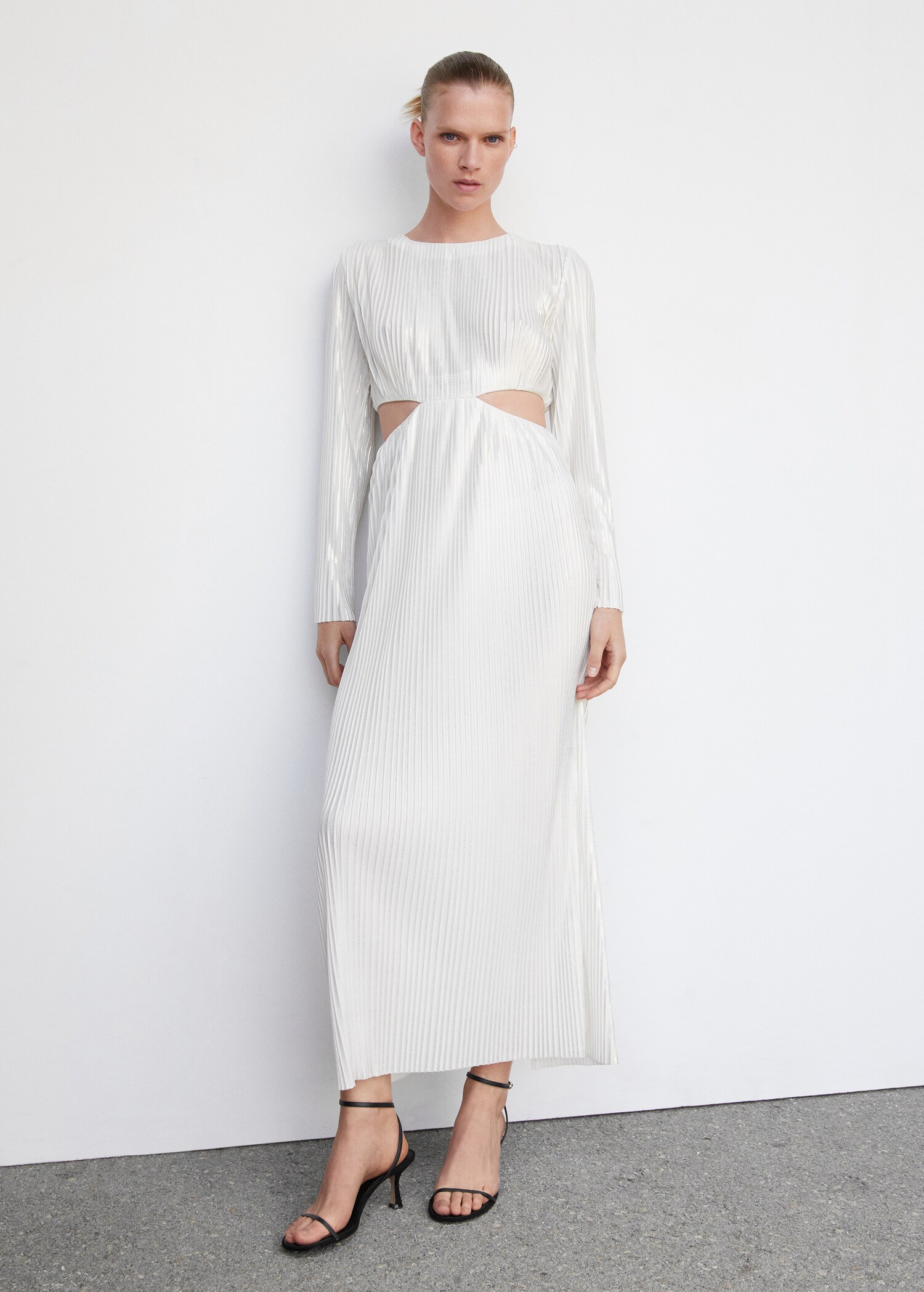 Pleated dress with slits - General plane