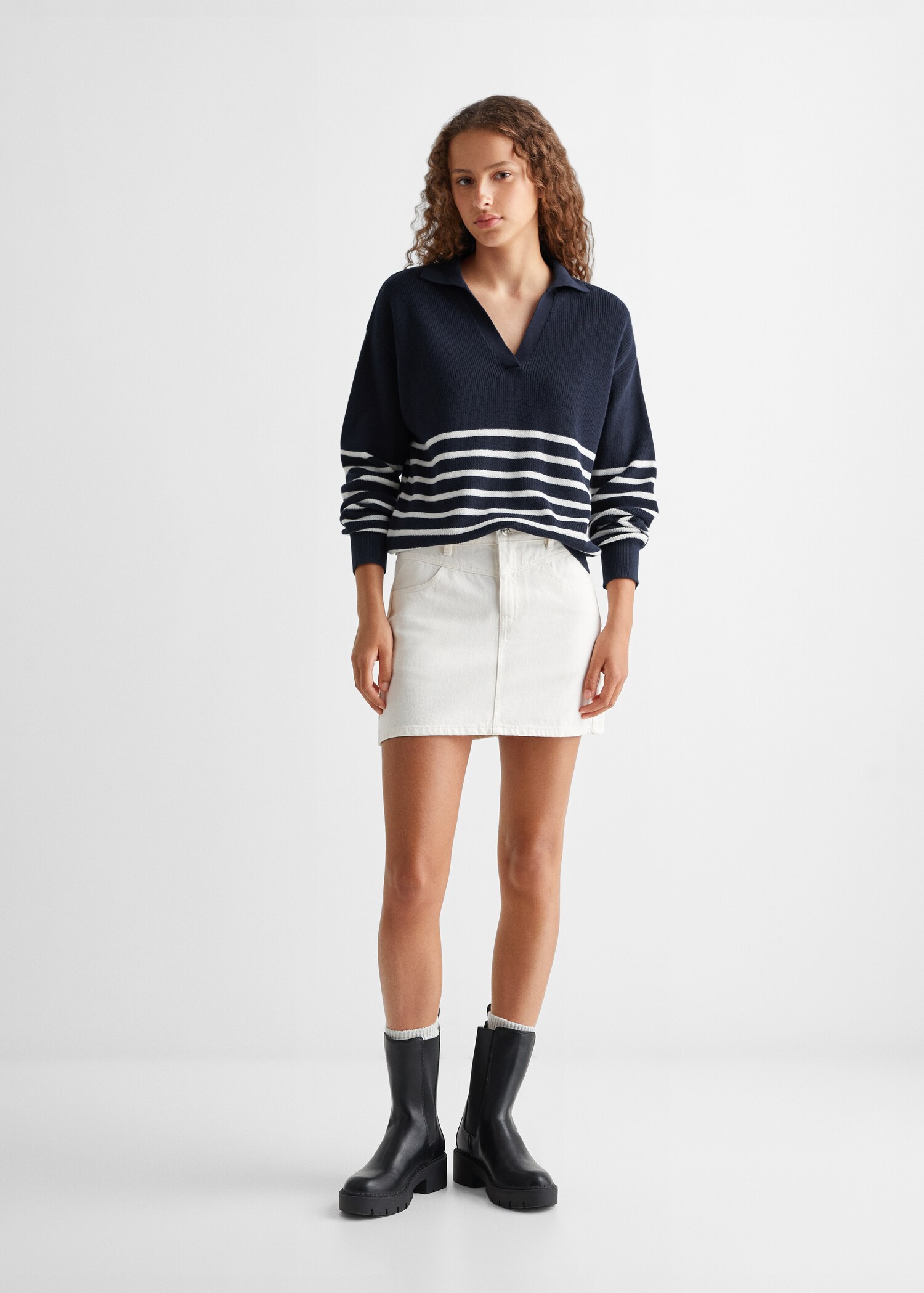 V-neck sweater - General plane