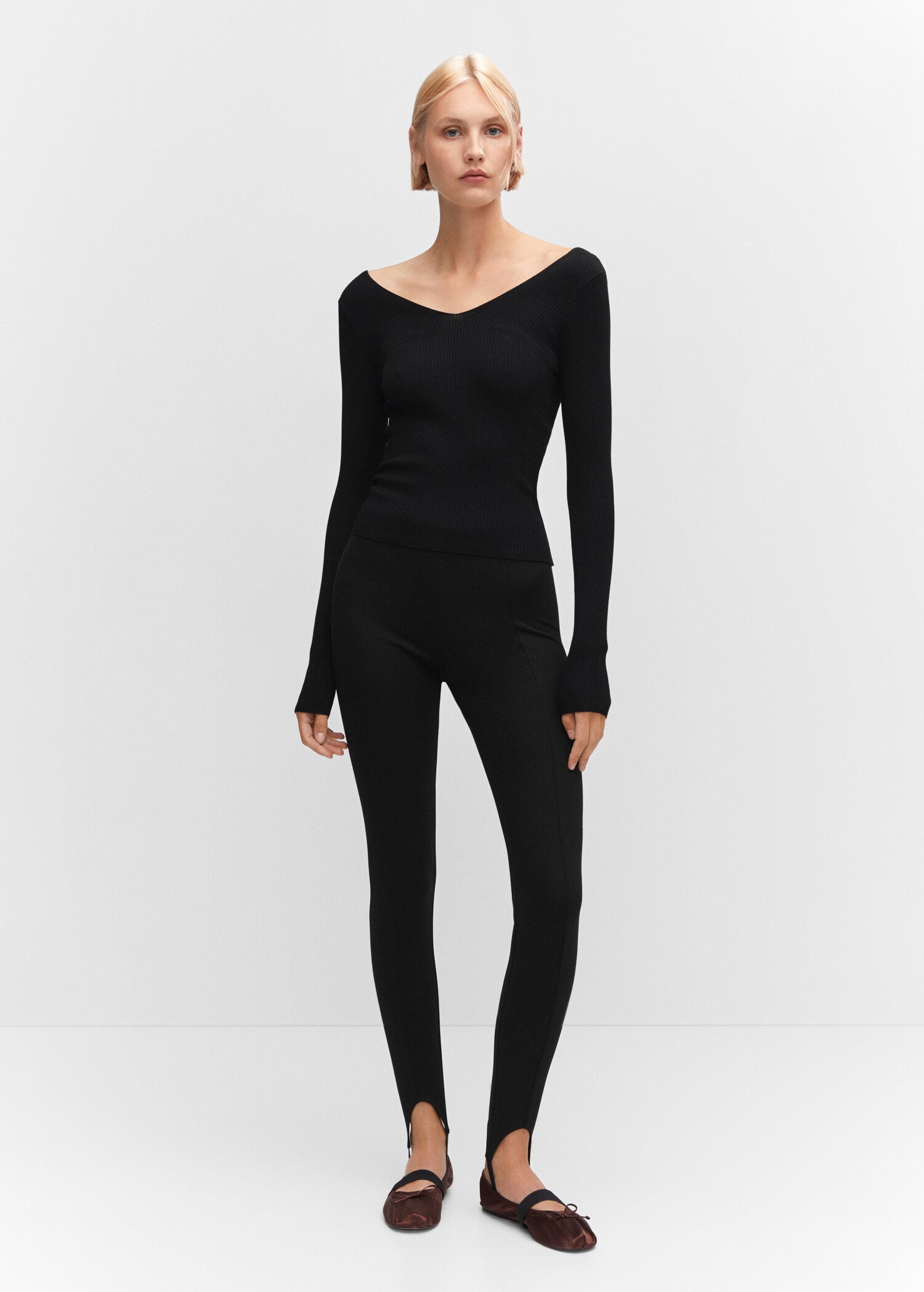 Rückenfreier Pullover mit Rippmuster - Allgemeine Ansicht