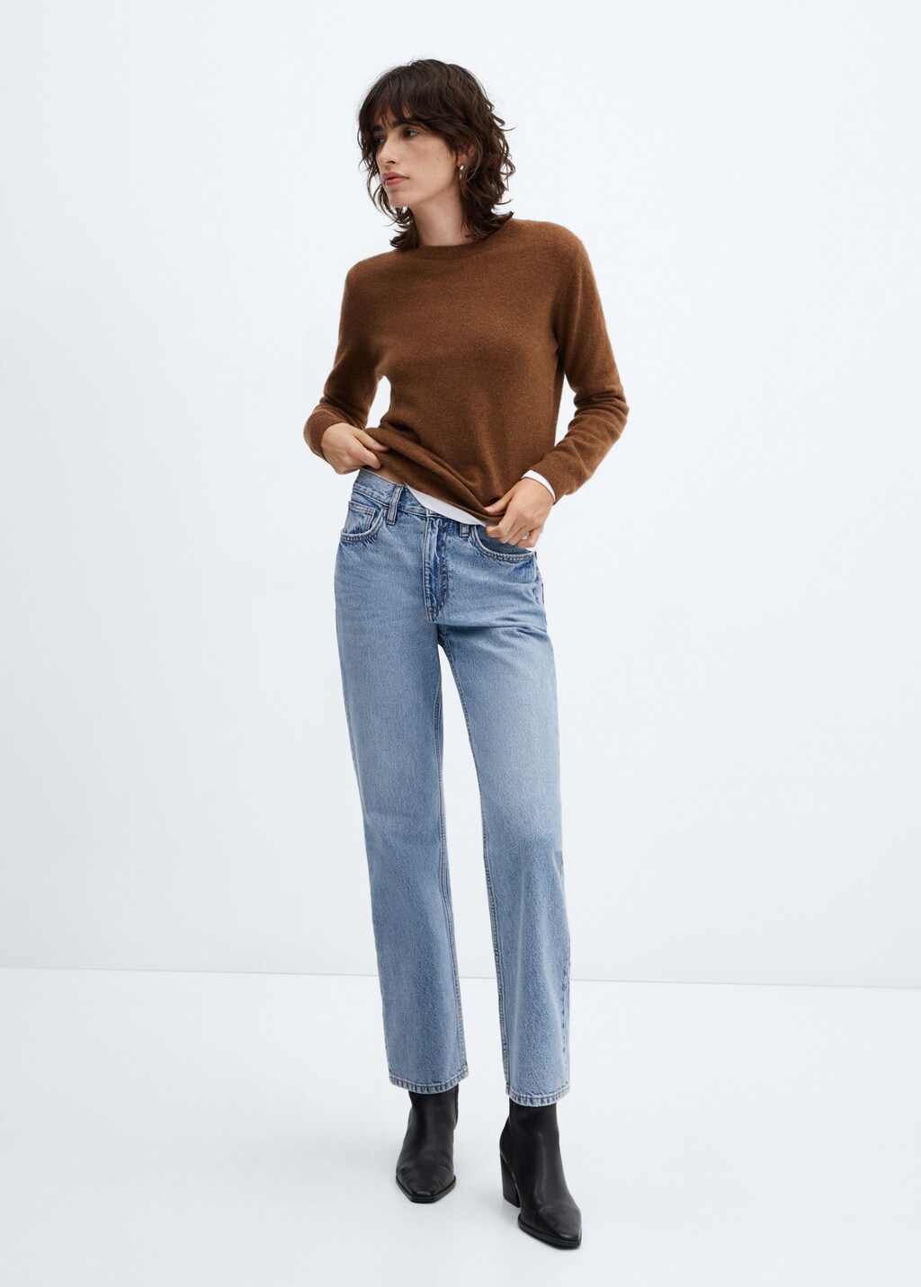 Mid rise straight jeans