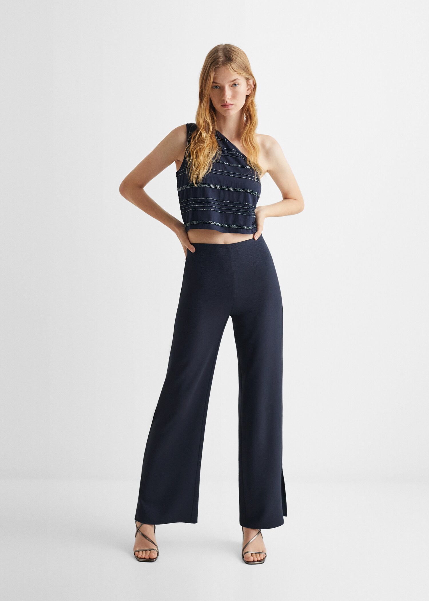 Asymmetrical beaded top - General plane