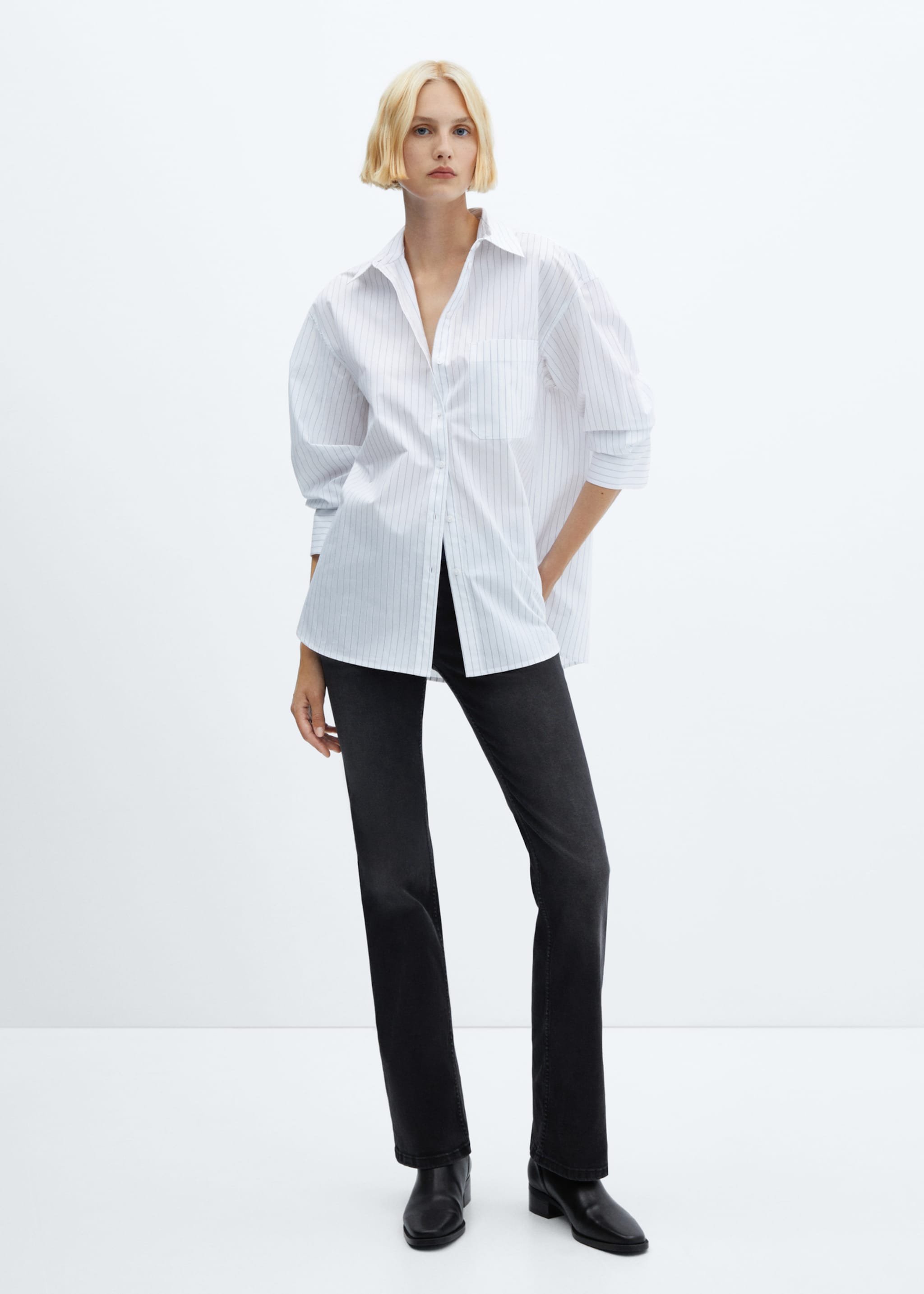 Low-rise flared jeans - General plane