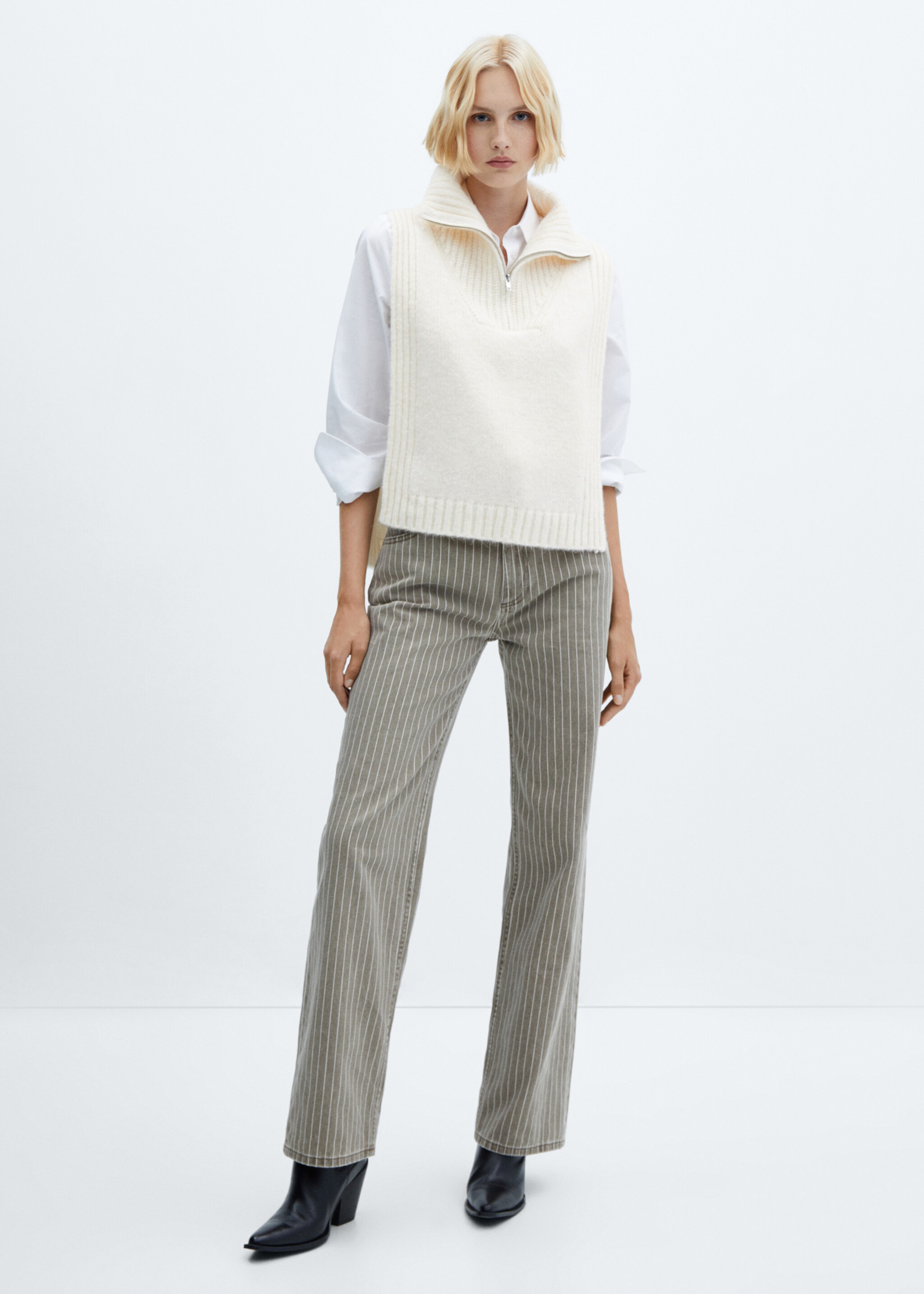 Open-sided gilet with zip neck - General plane, Vanilla. Ref: 57015797-00.