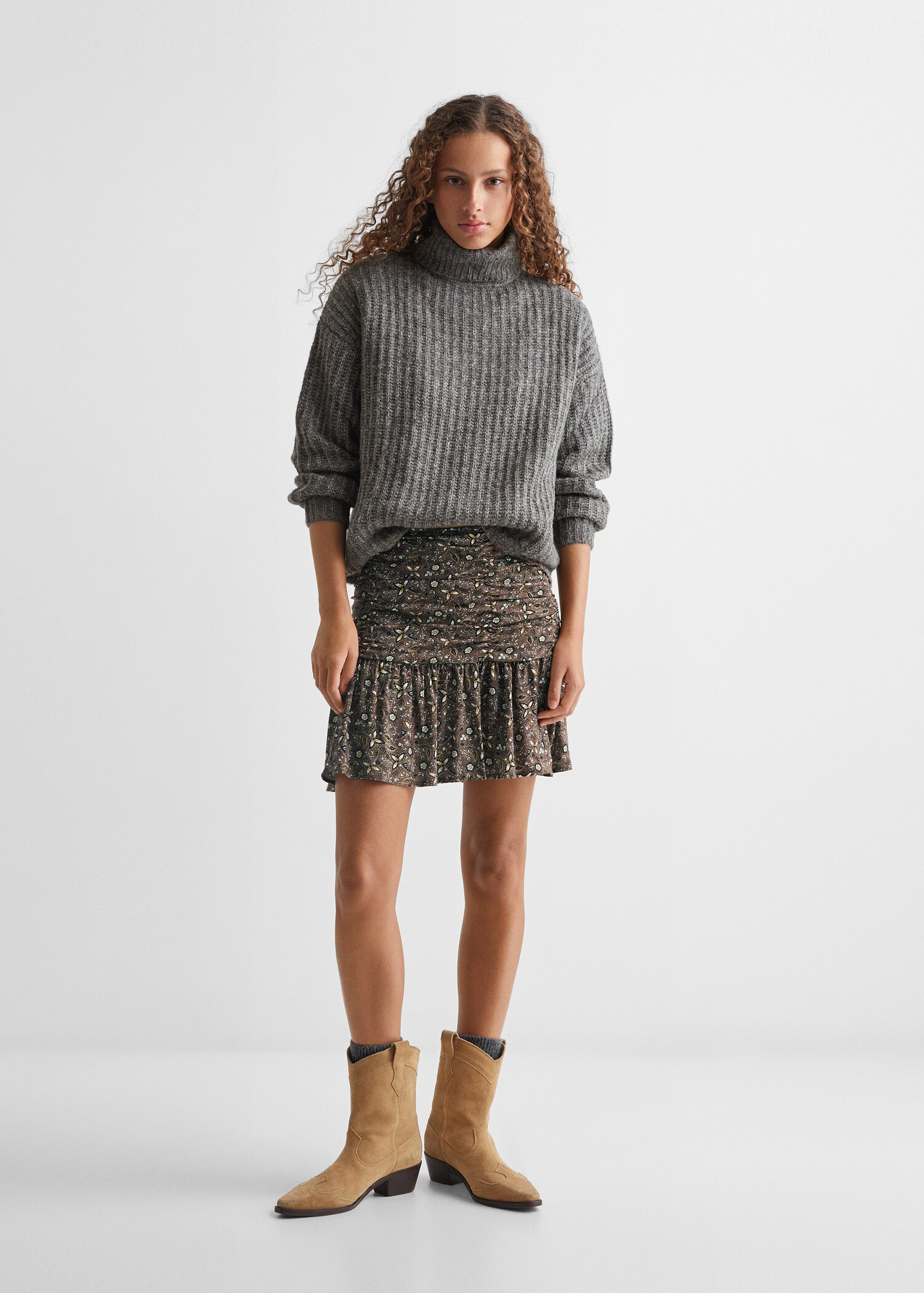Turtleneck knitted sweater - General plane