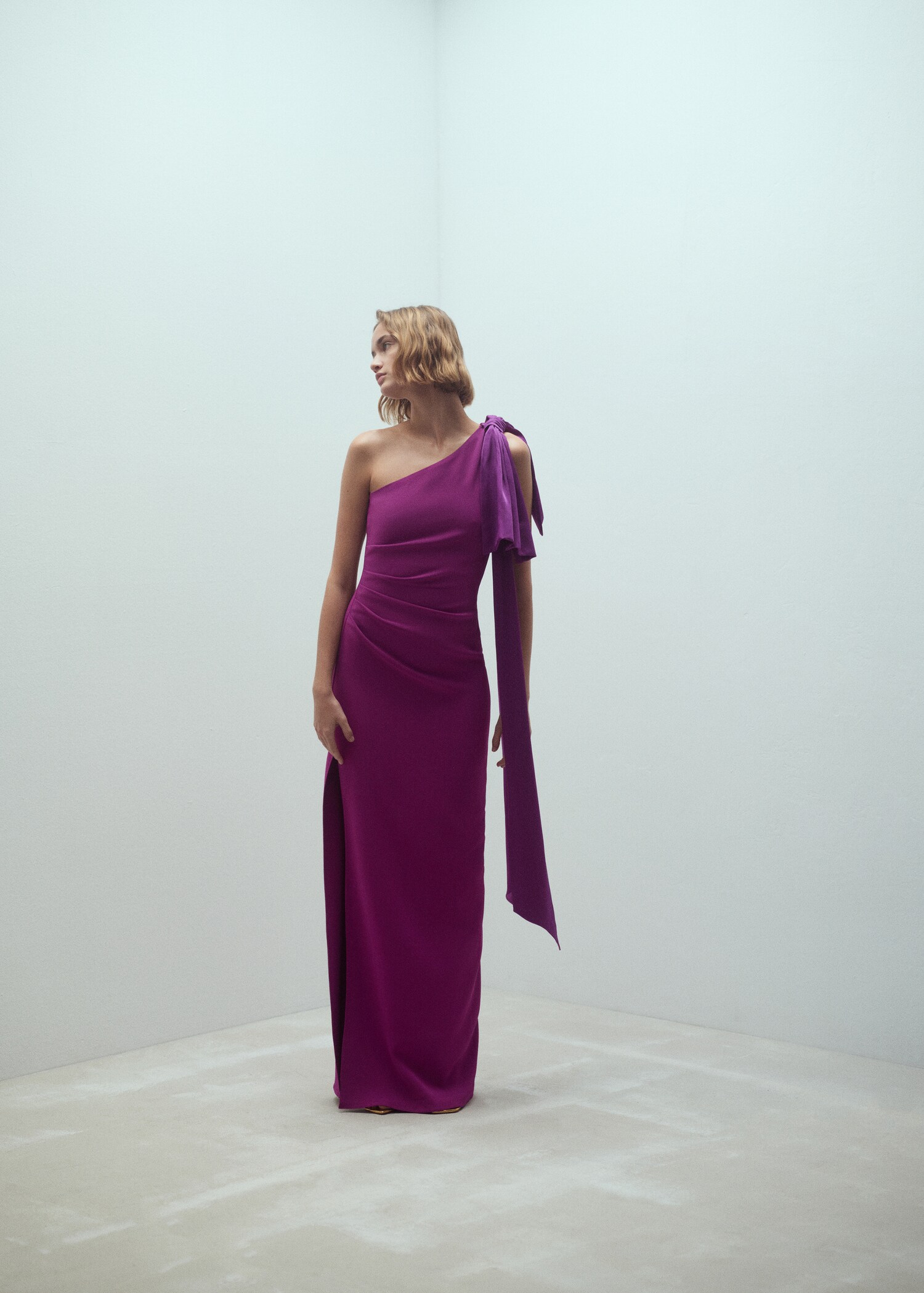 Asymmetrical maxi-bow dress - General plane