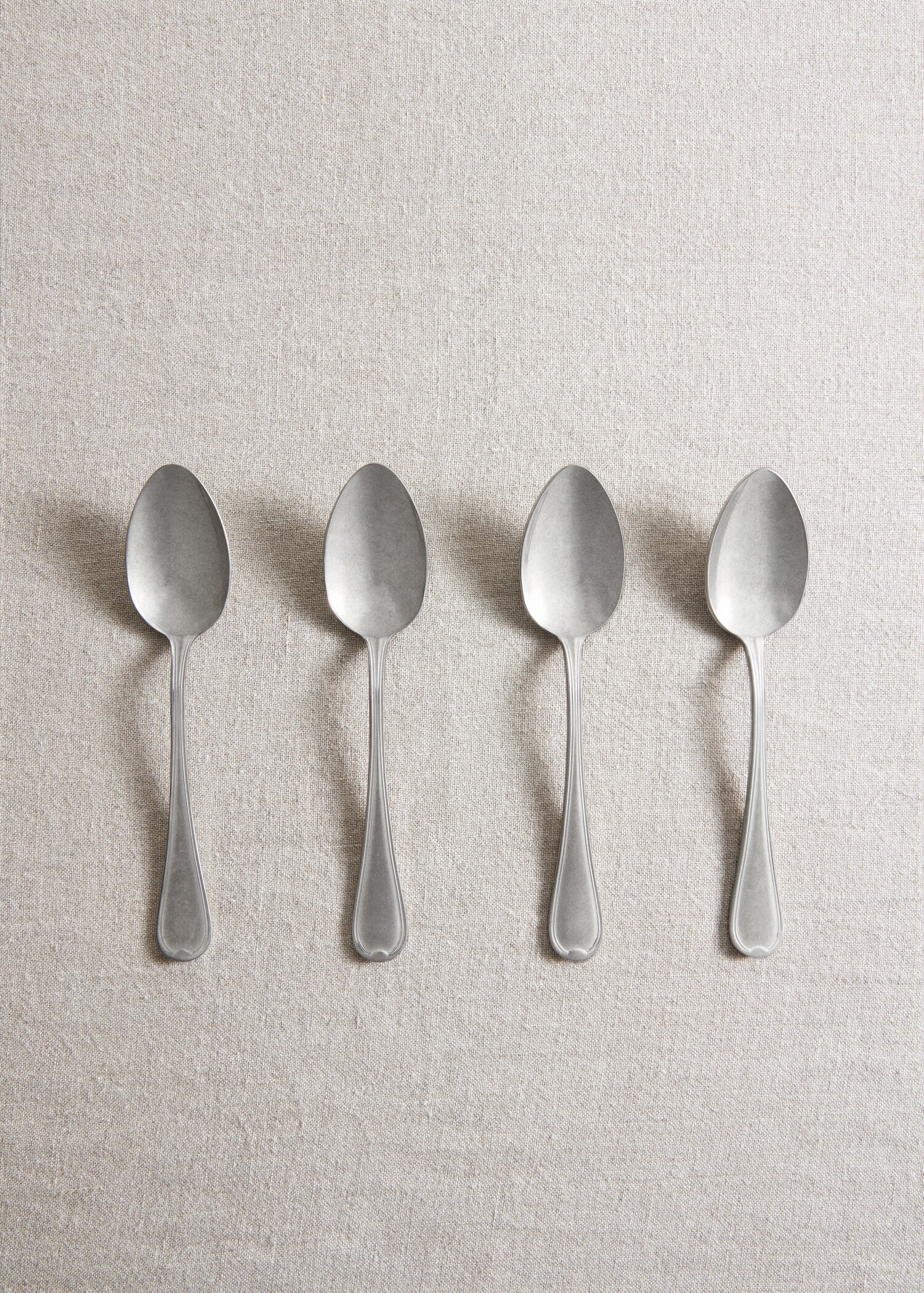 Pack of 4 old silver dessert spoons - General plane