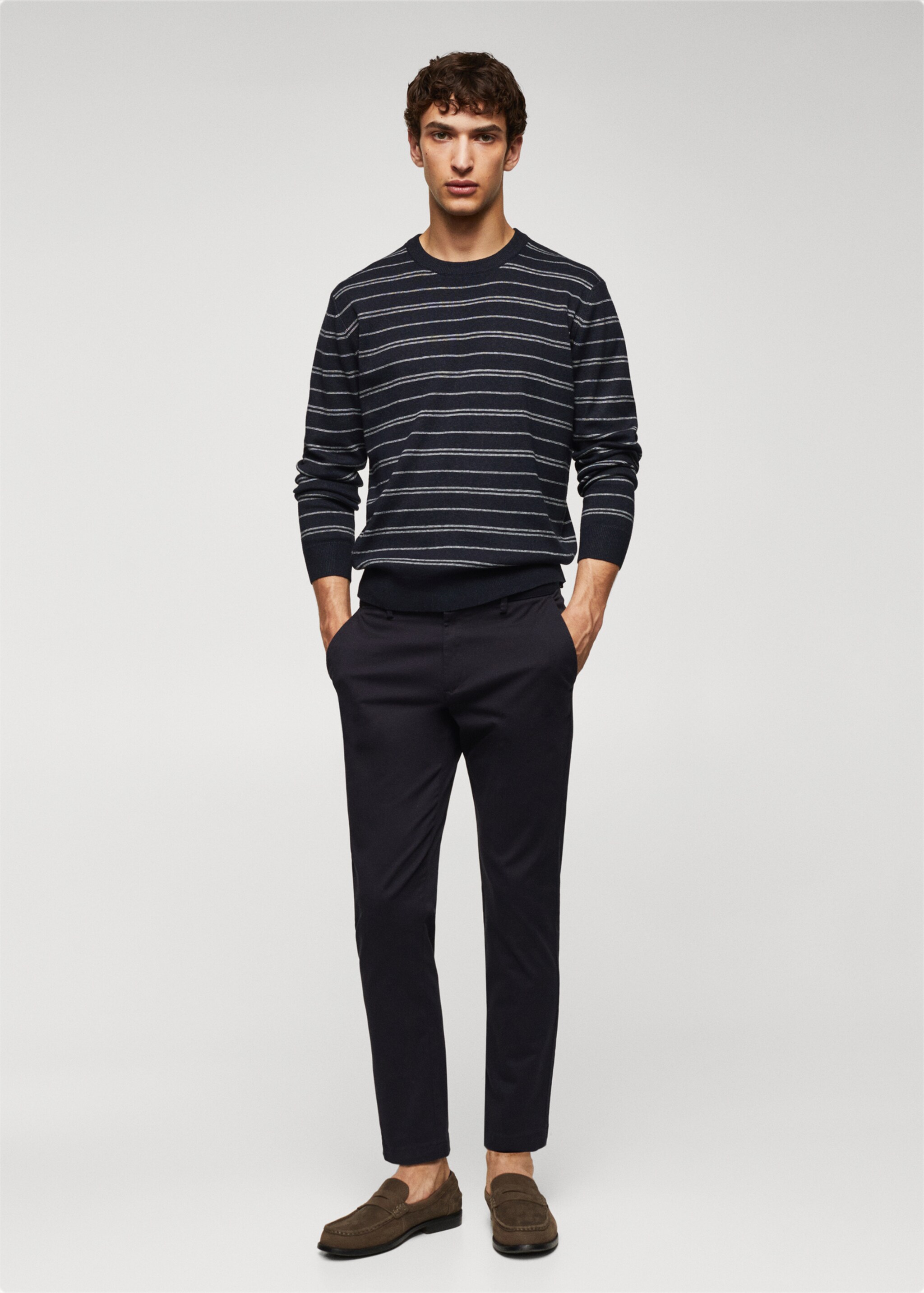 Camisola de malha fina às riscas - Plano geral