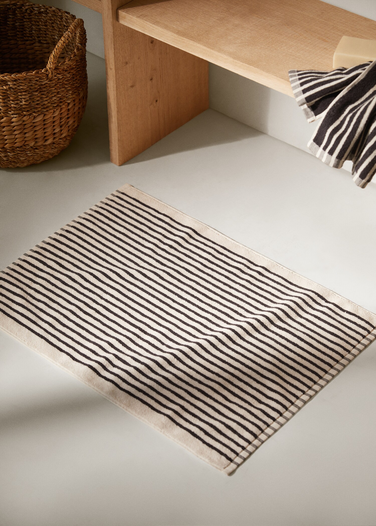 Striped cotton rug - General plane