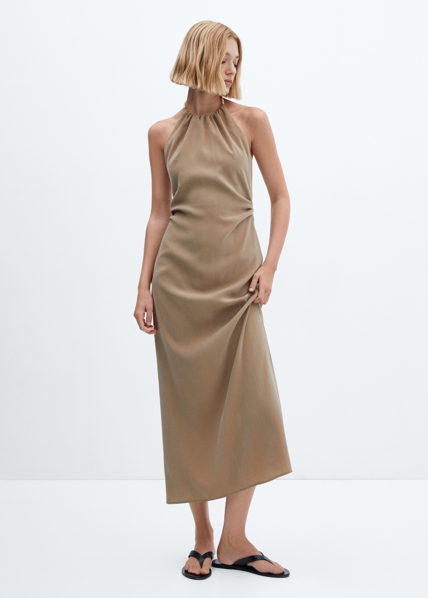 Vestido de modal com gola halter - Plano geral