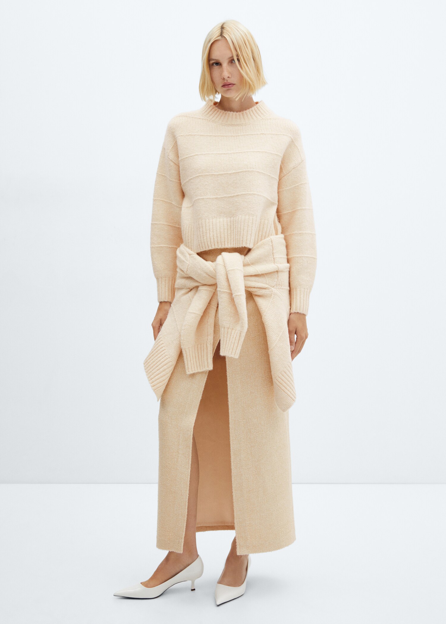 Sweater with decorative seam - General plane