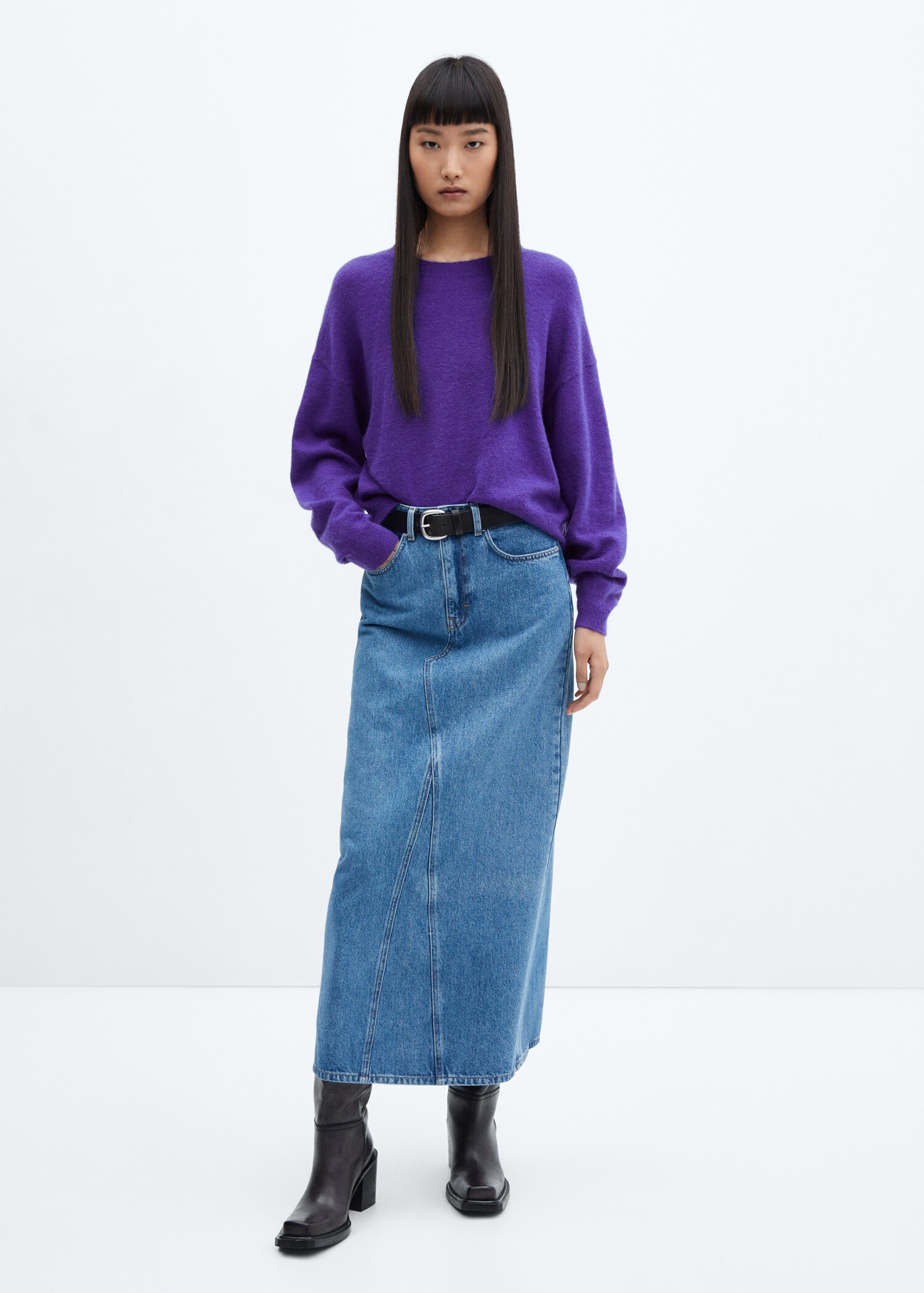 Round-neck knitted sweater - General plane