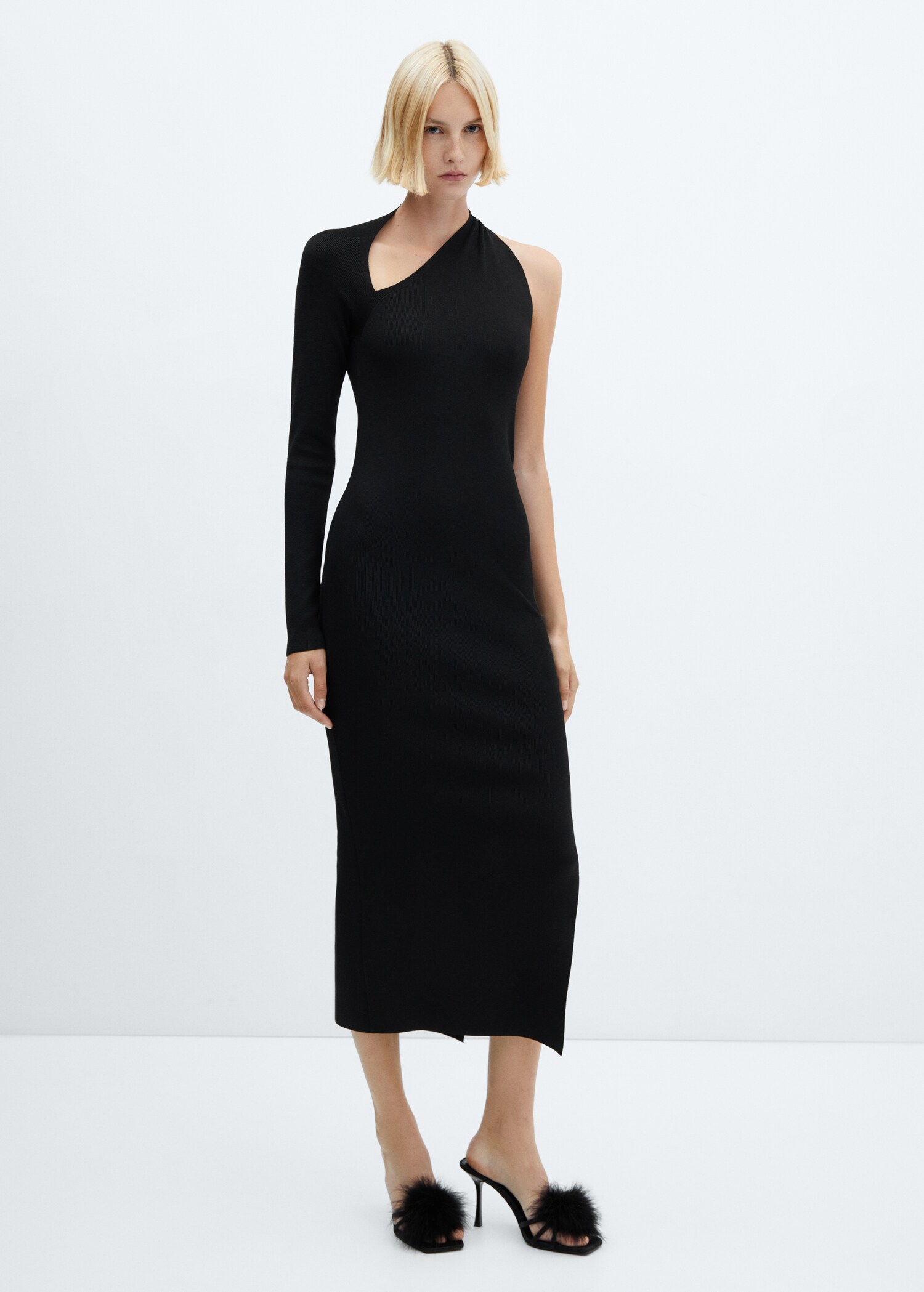 Asymmetrical dress with slit - General plane