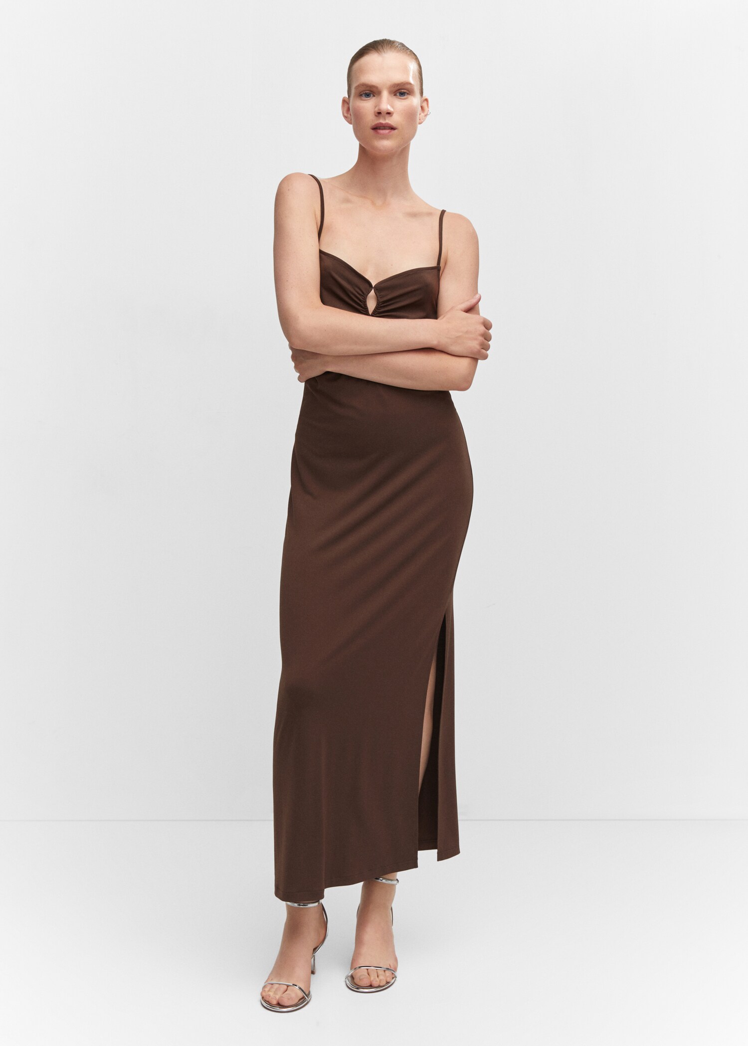 Dress with pleated details and opening - General plane