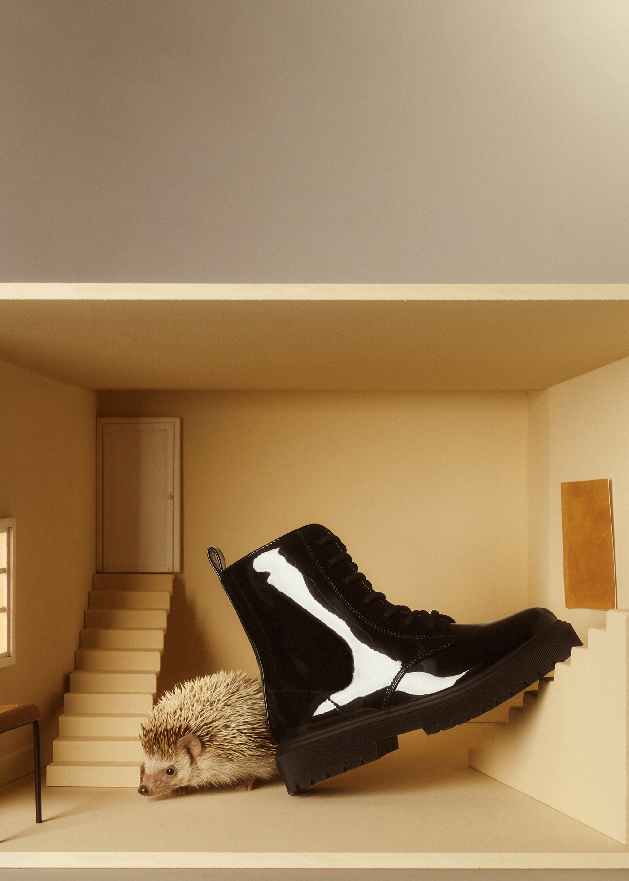 Geschnürte Lackleder-Stiefelette - Allgemeine Ansicht, Schwarz. Ref: 57035787-00.