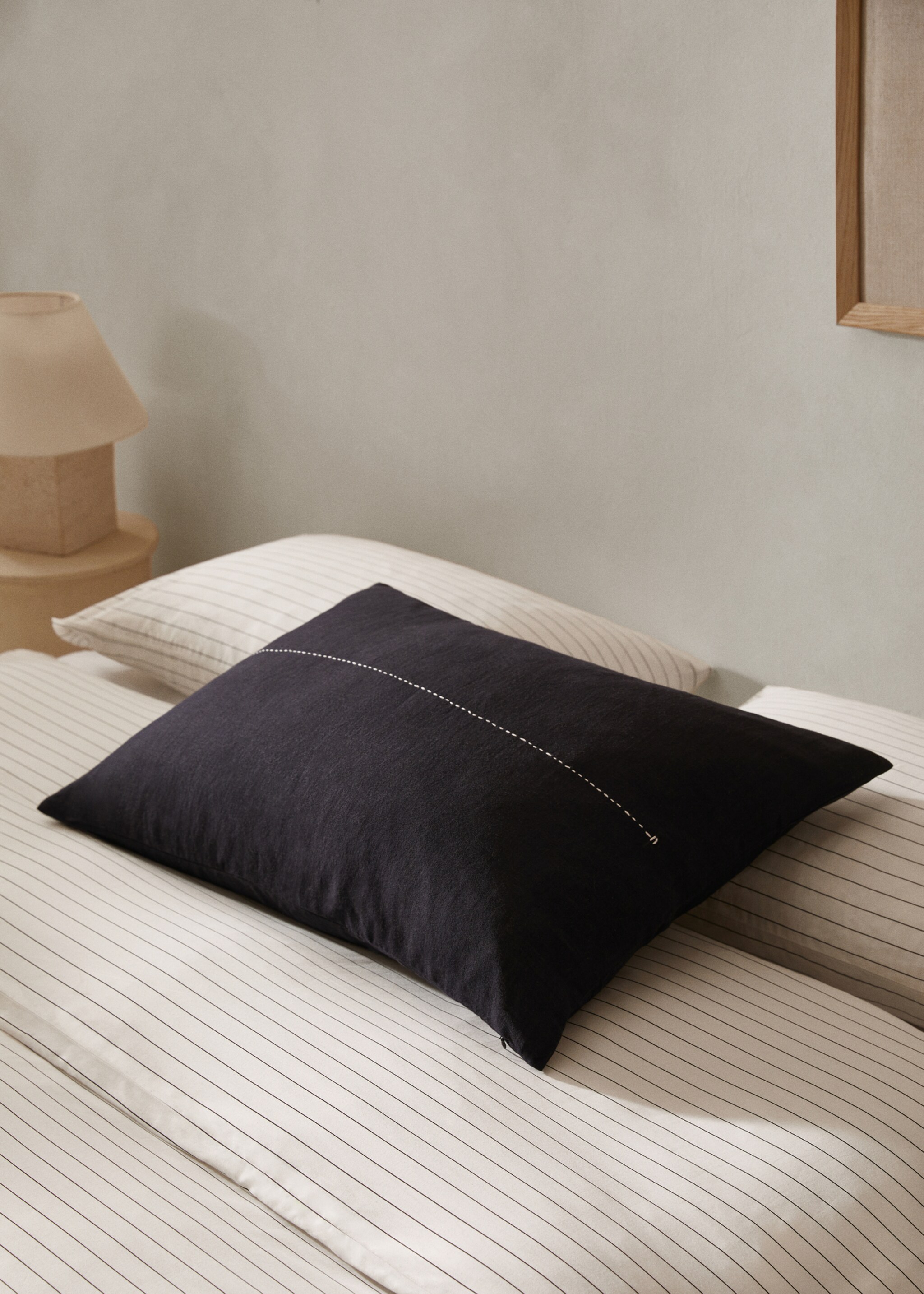 Cushion cover with stitch detail 50x75cm - General plane