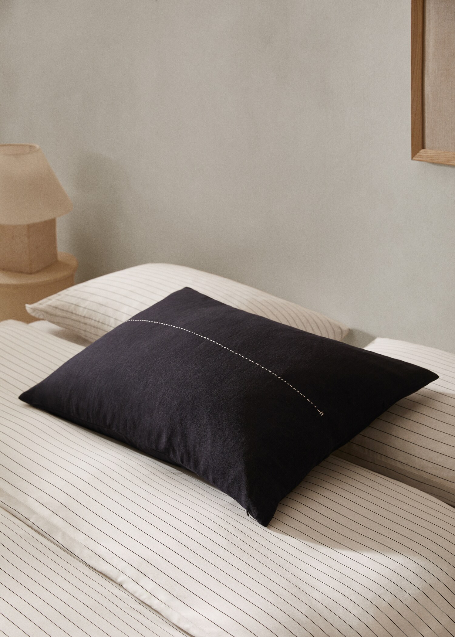 Cushion cover with stitch detail 50x75cm - General plane