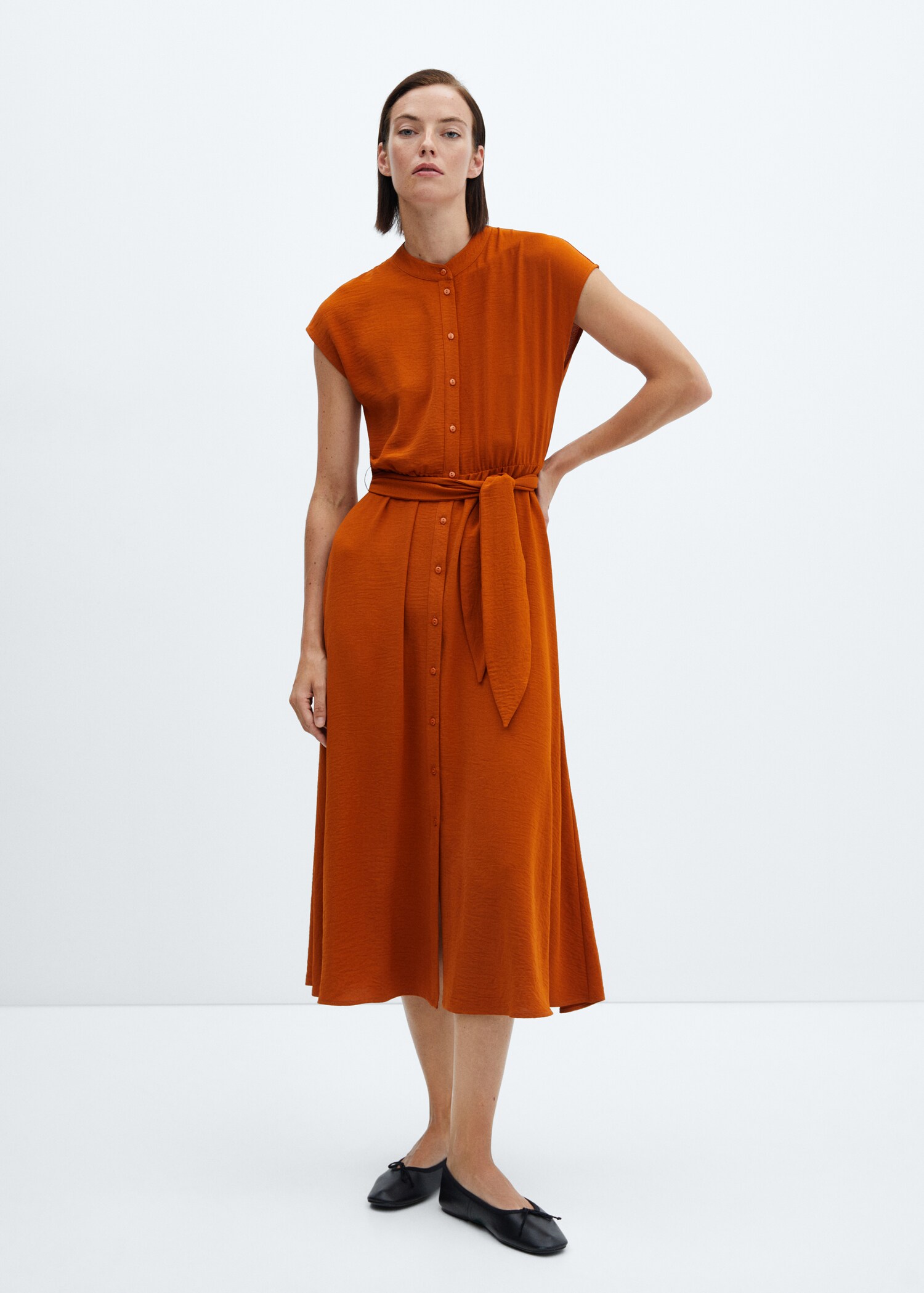 Vestido camisero midi - Plano general