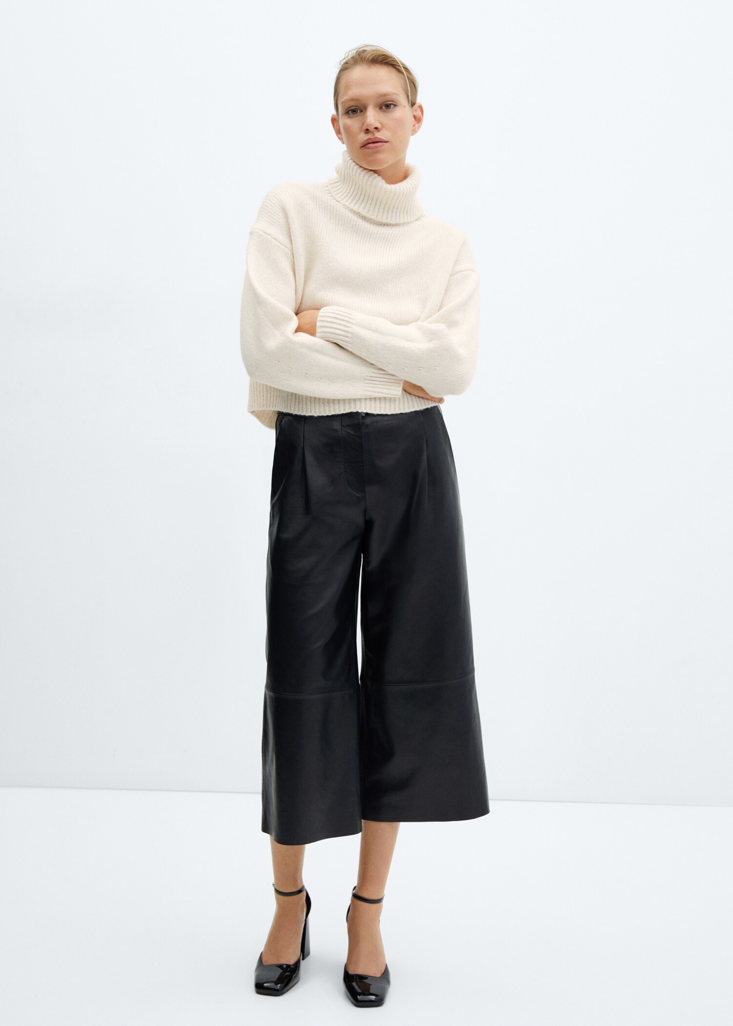 Turtleneck knitted sweater - General plane