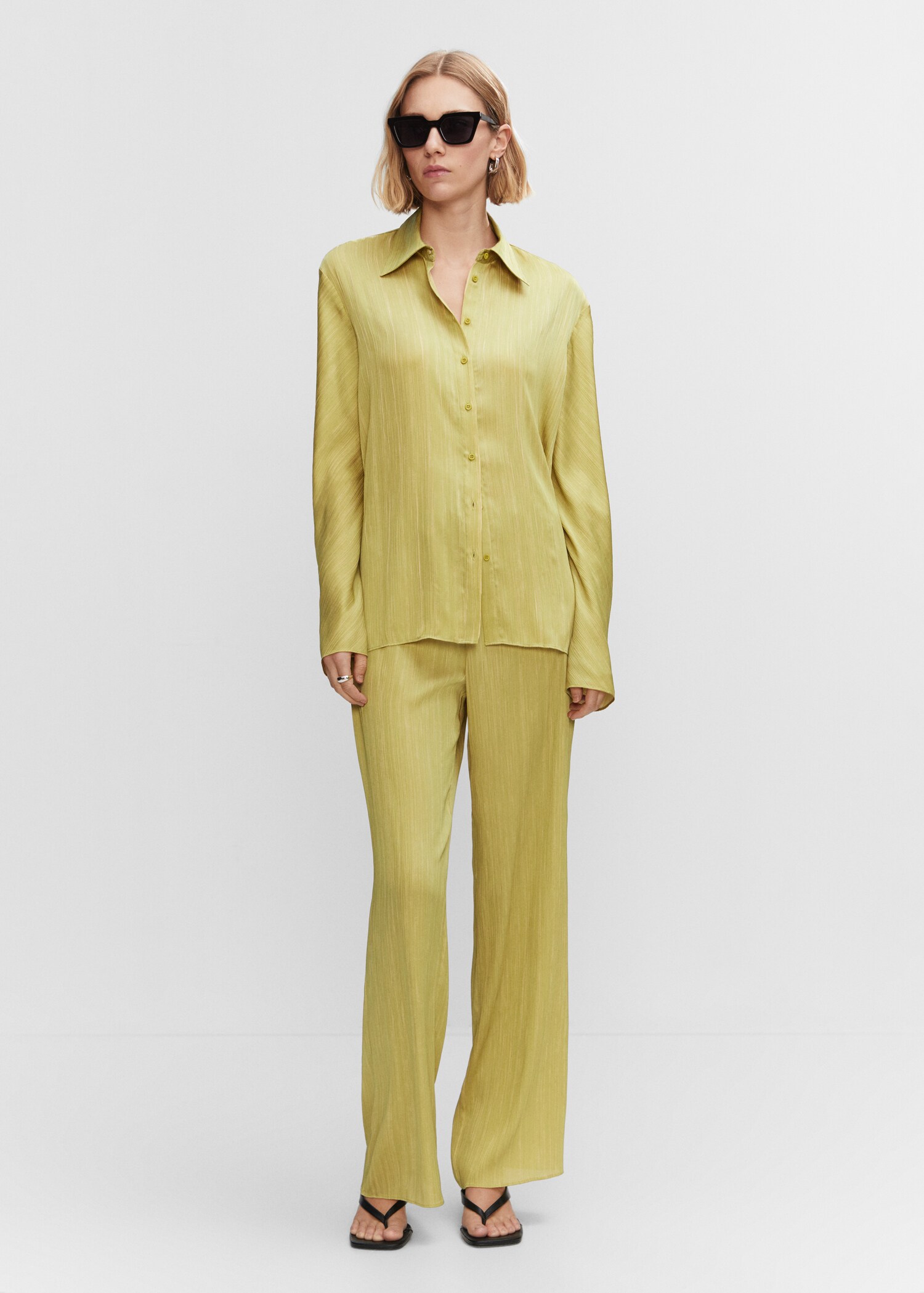 Satin pleated shirt - General plane