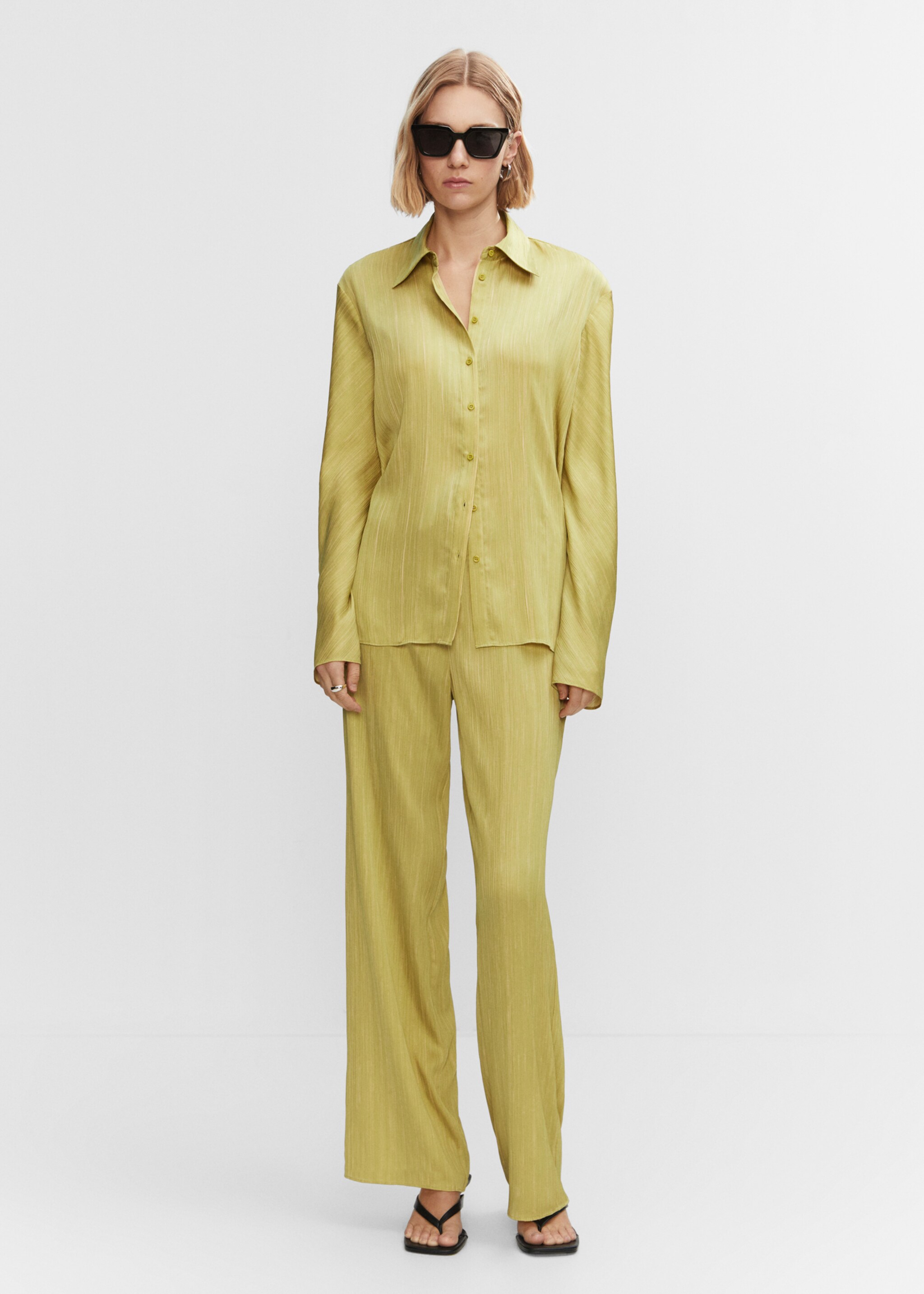 Satin pleated trousers - General plane, Lime. Ref: 57040699-00.