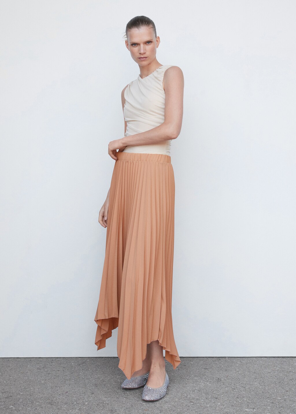 Jupe plissee asymetrique Femme MANGO OUTLET Suisse