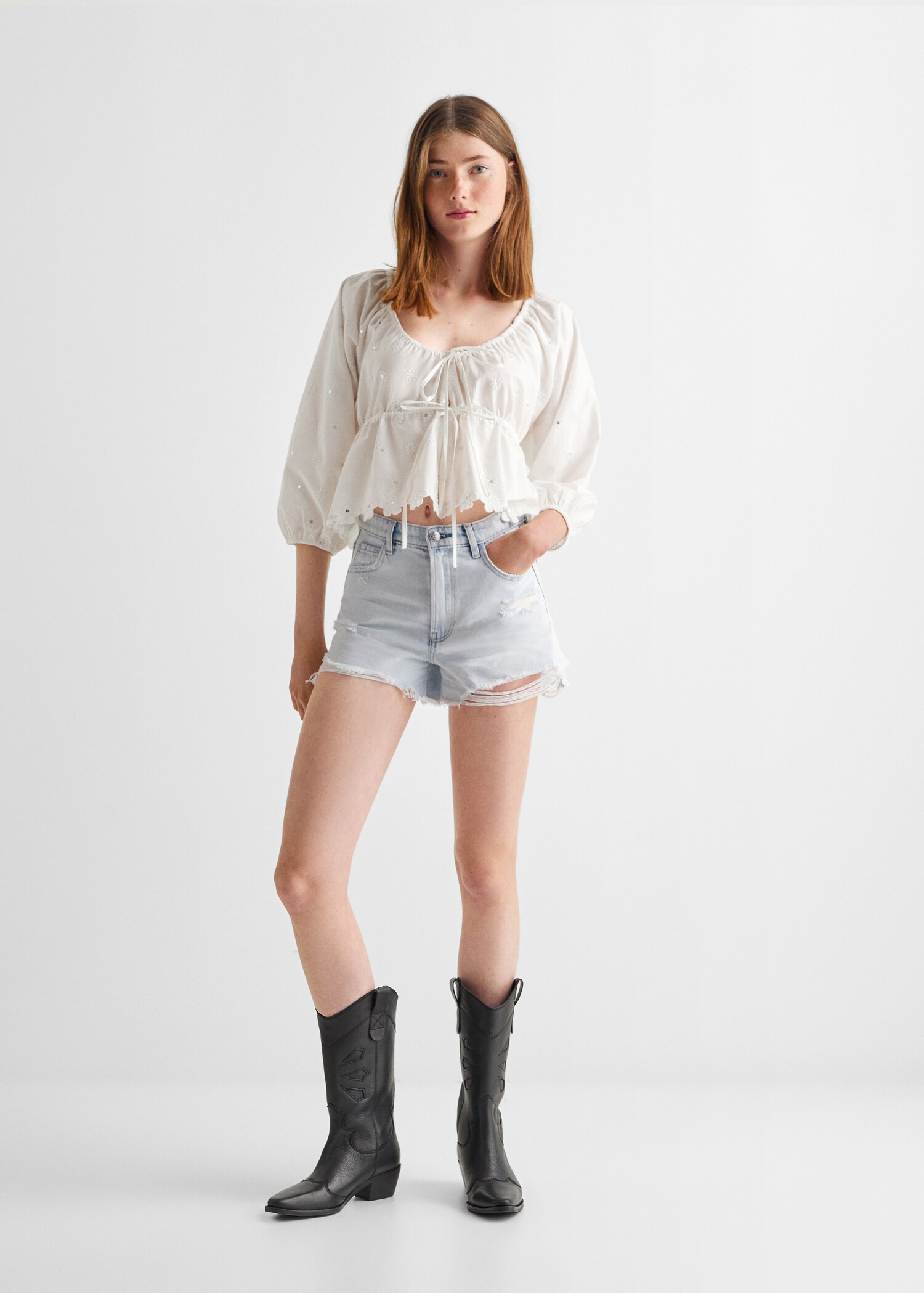 Short jean déchiré - Plan général