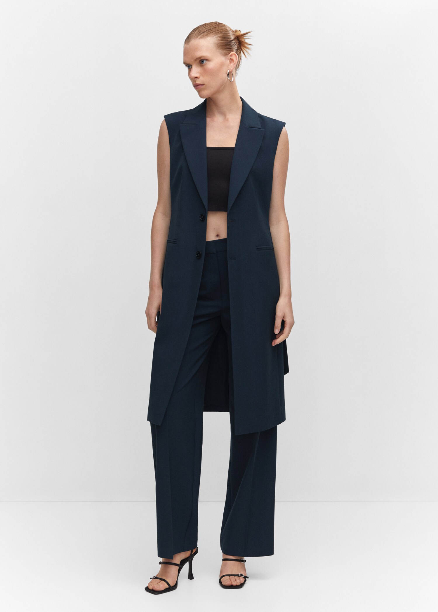 Long gilet with bow - General plane