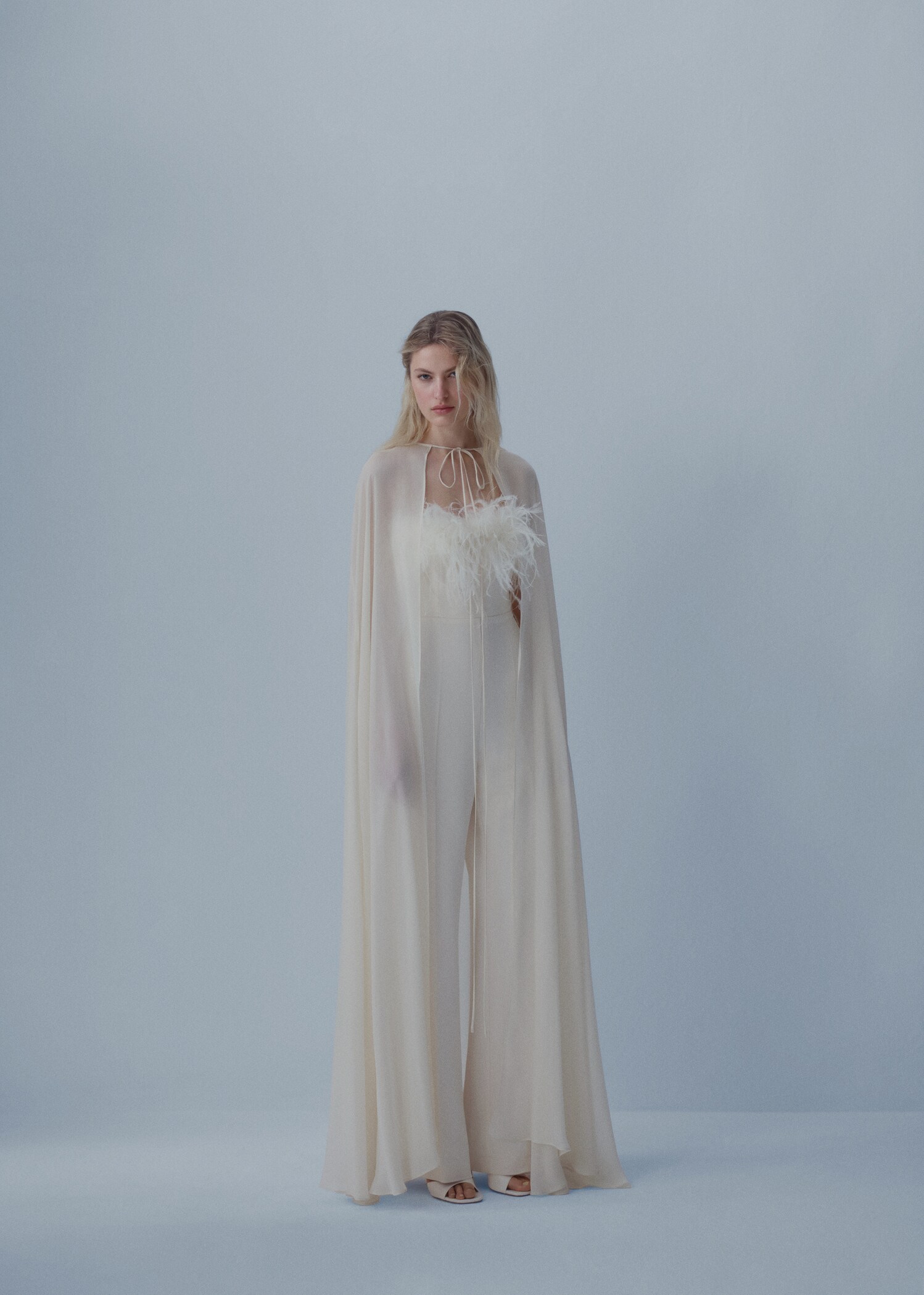Long cape with tie zip - General plane
