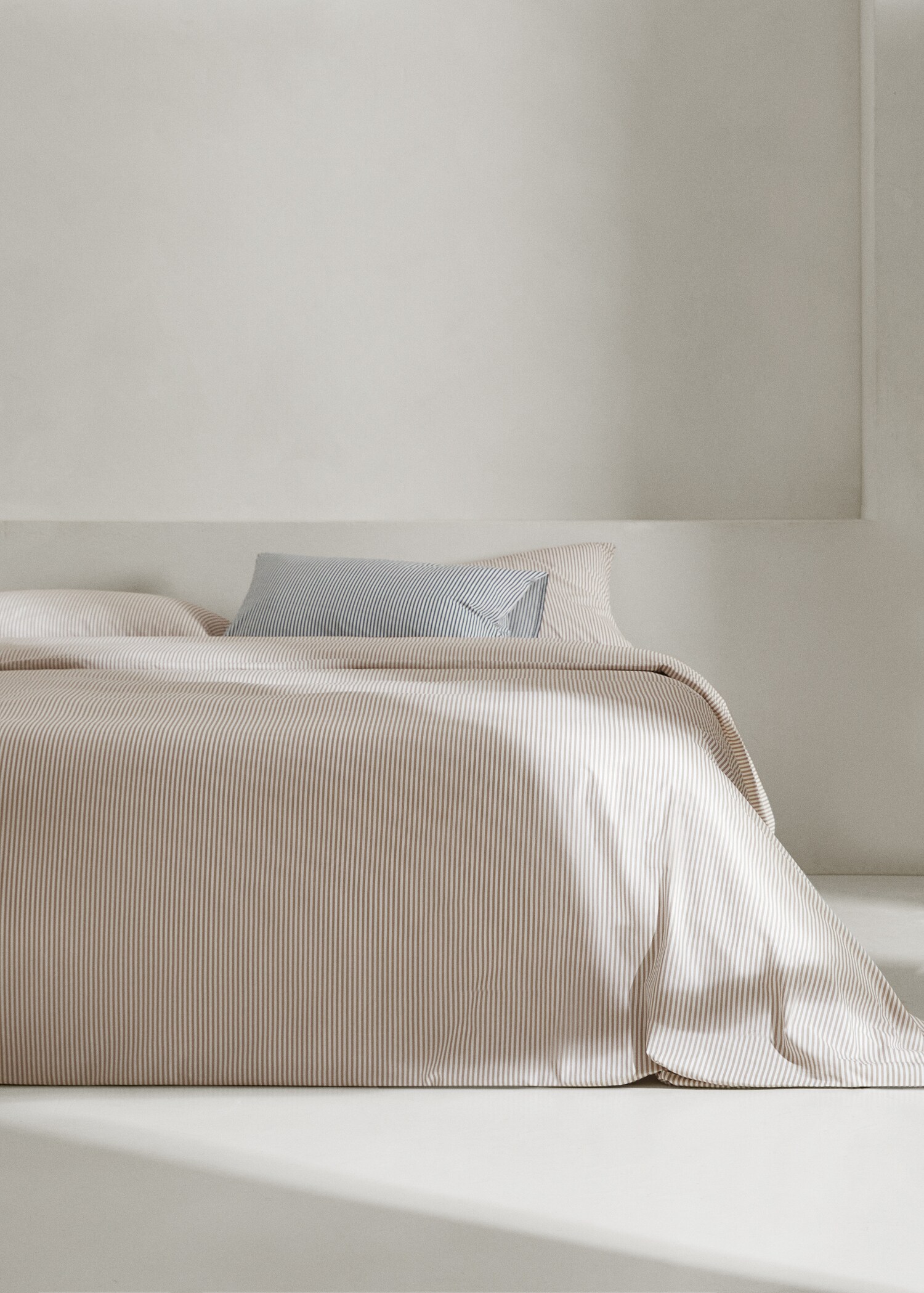 Kodak-striped duvet cover Superking bed - General plane
