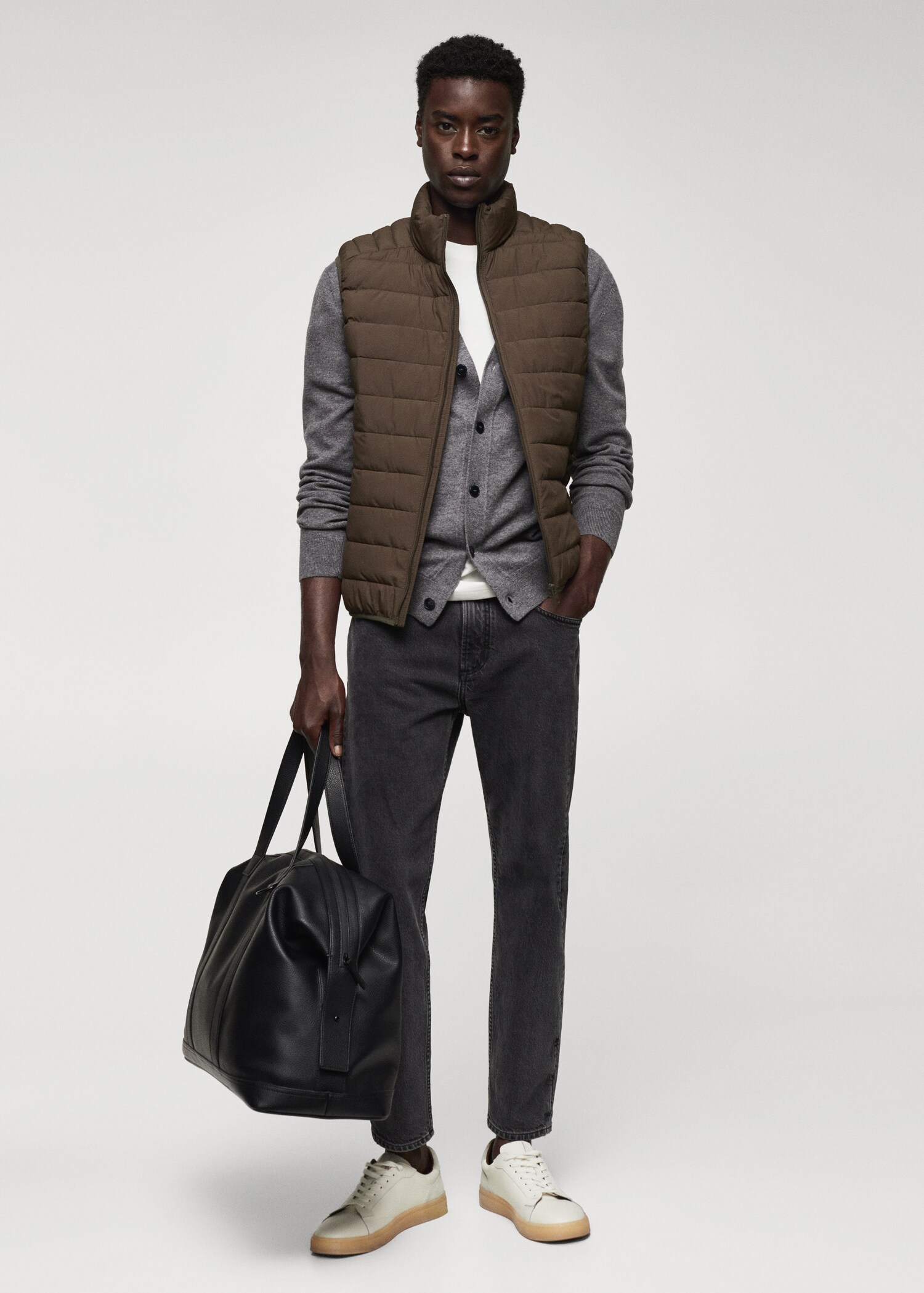 Ultra-light padded water-repellent vest - General plane