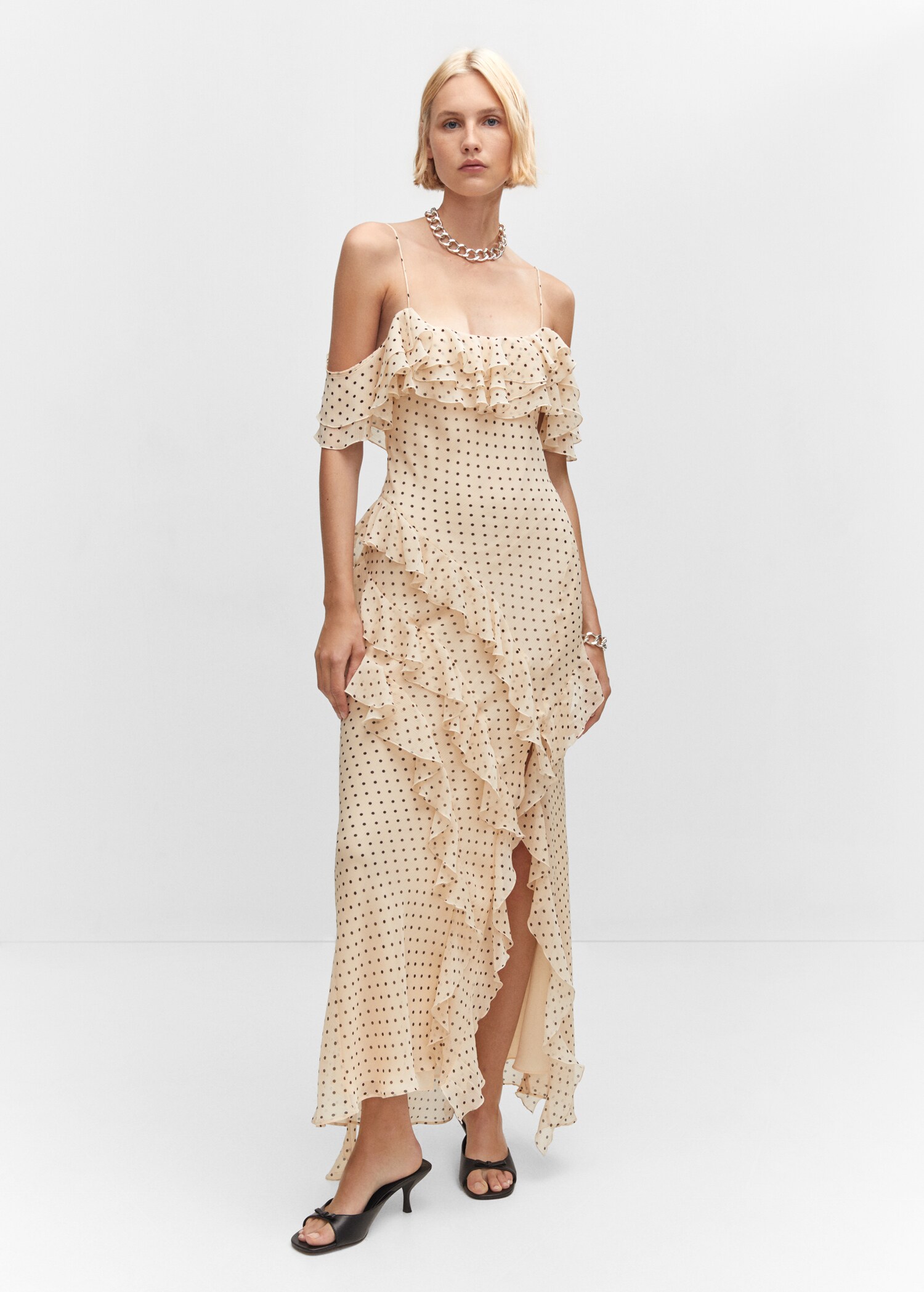 Polka-dot dress with ruffles - General plane