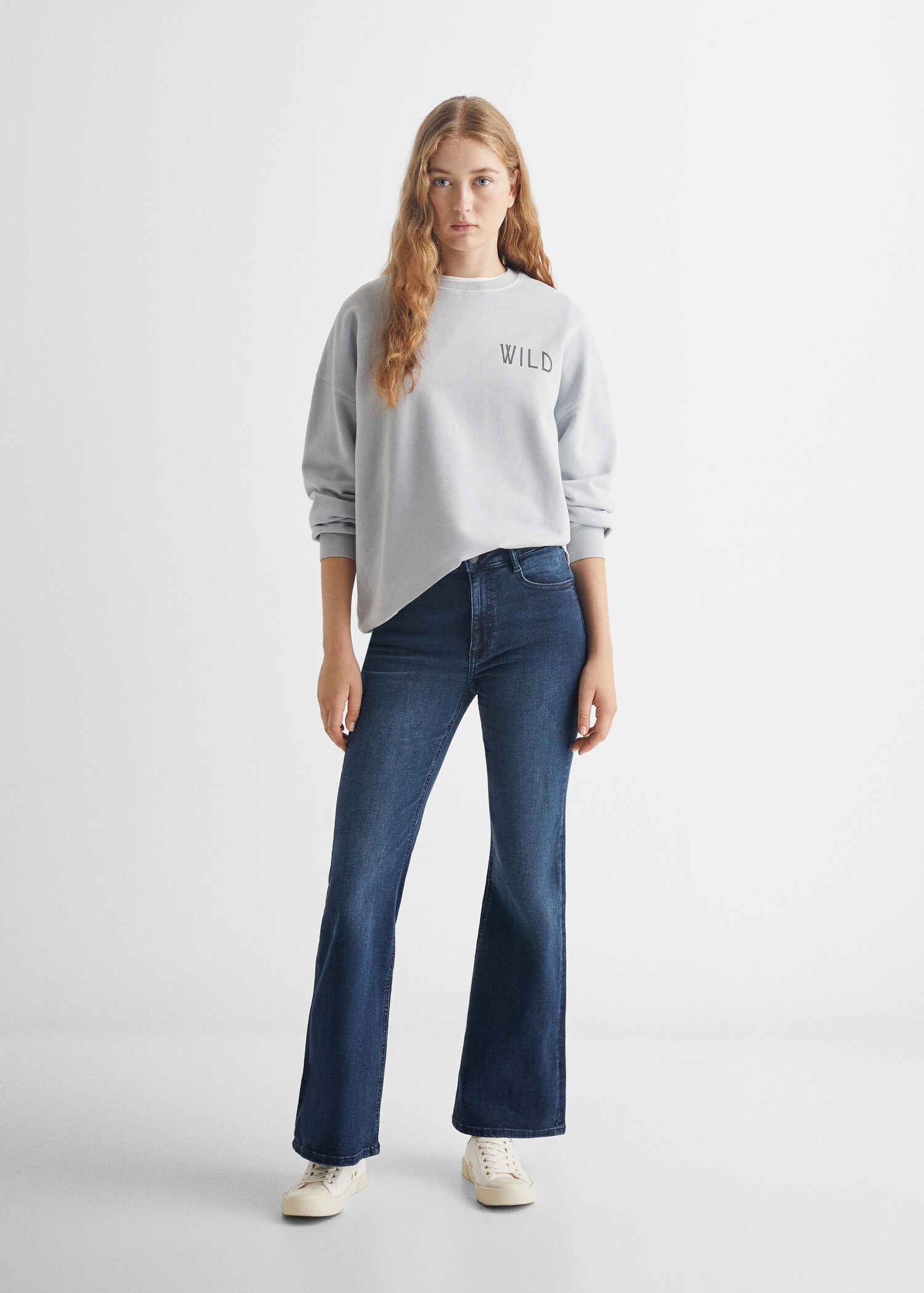 Gemustertes Sweatshirt mit Aufschrift - Allgemeine Ansicht