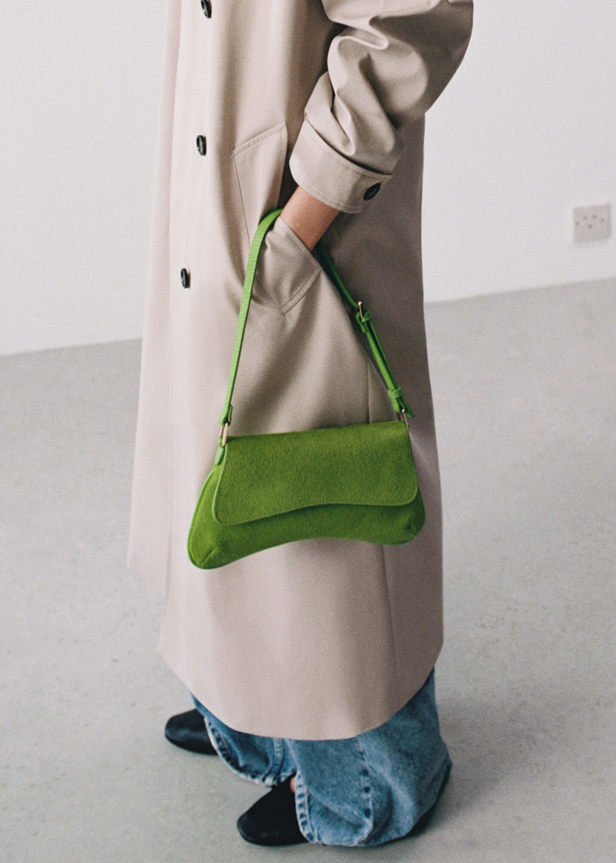 Flap leather bag - General plane, Lime. Ref: 57044776-00.