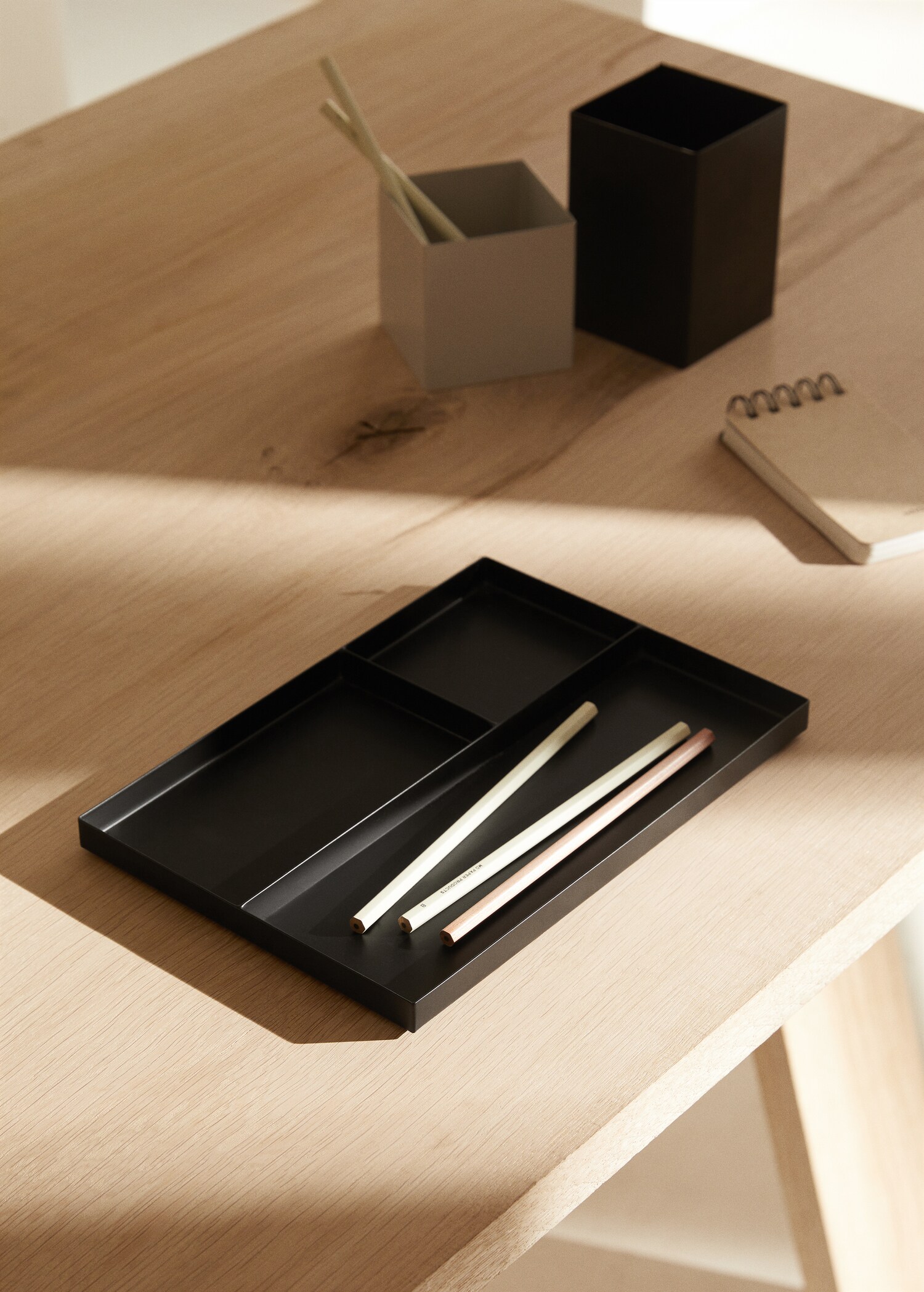 Metal office organiser - General plane