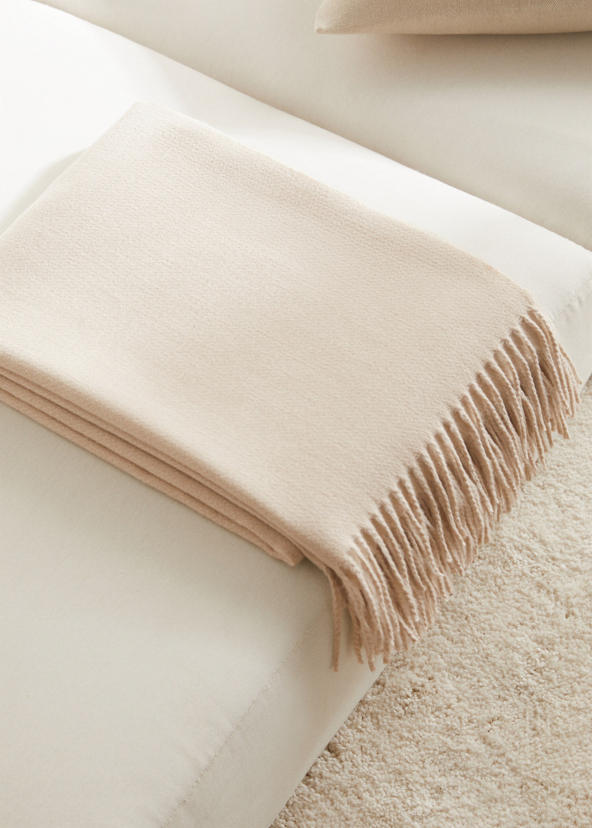 Fringed soft blanket - General plane, Beige. Ref: 57046310-00.