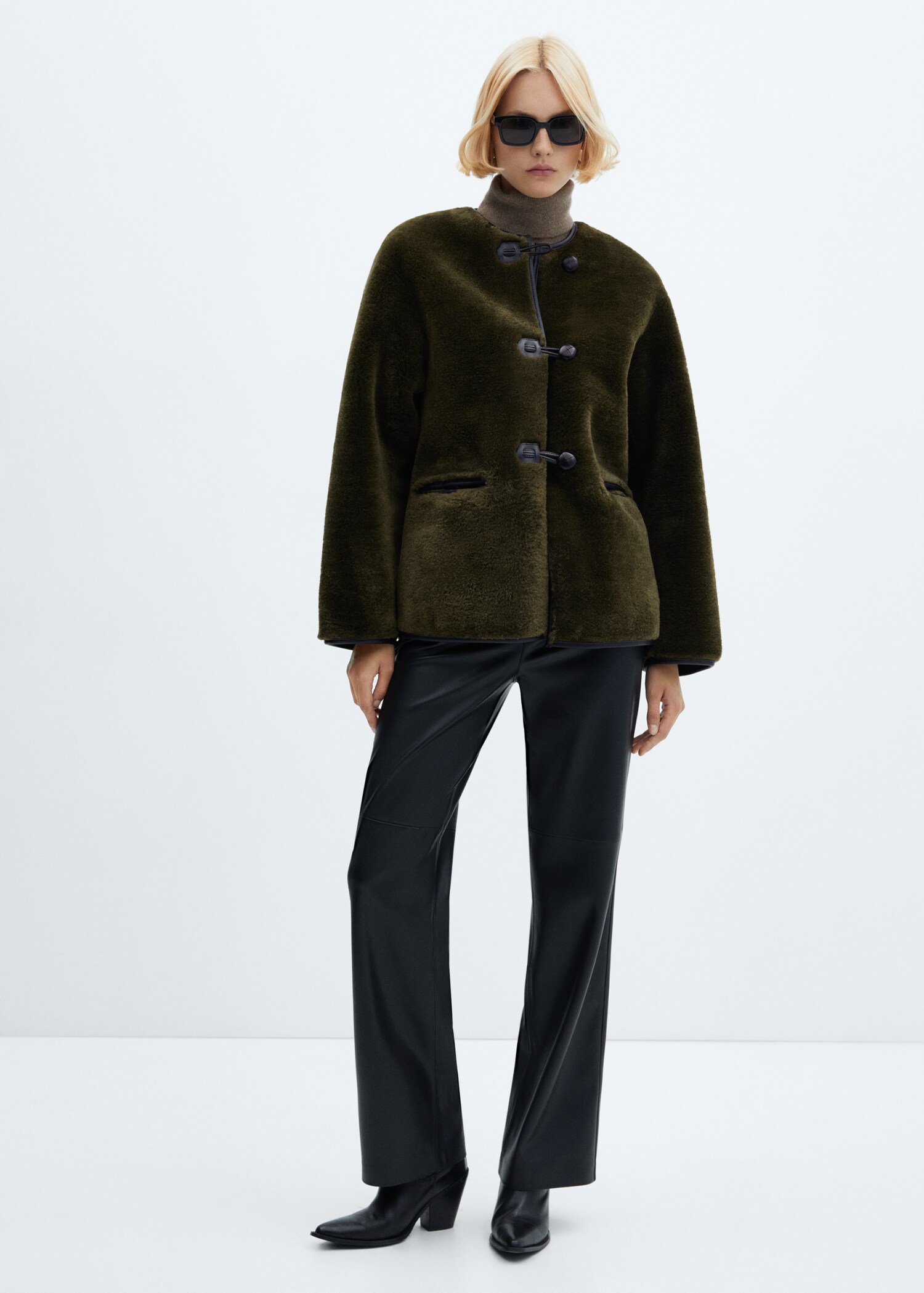 Manteau en imitation fourrure à ornements - Plan général