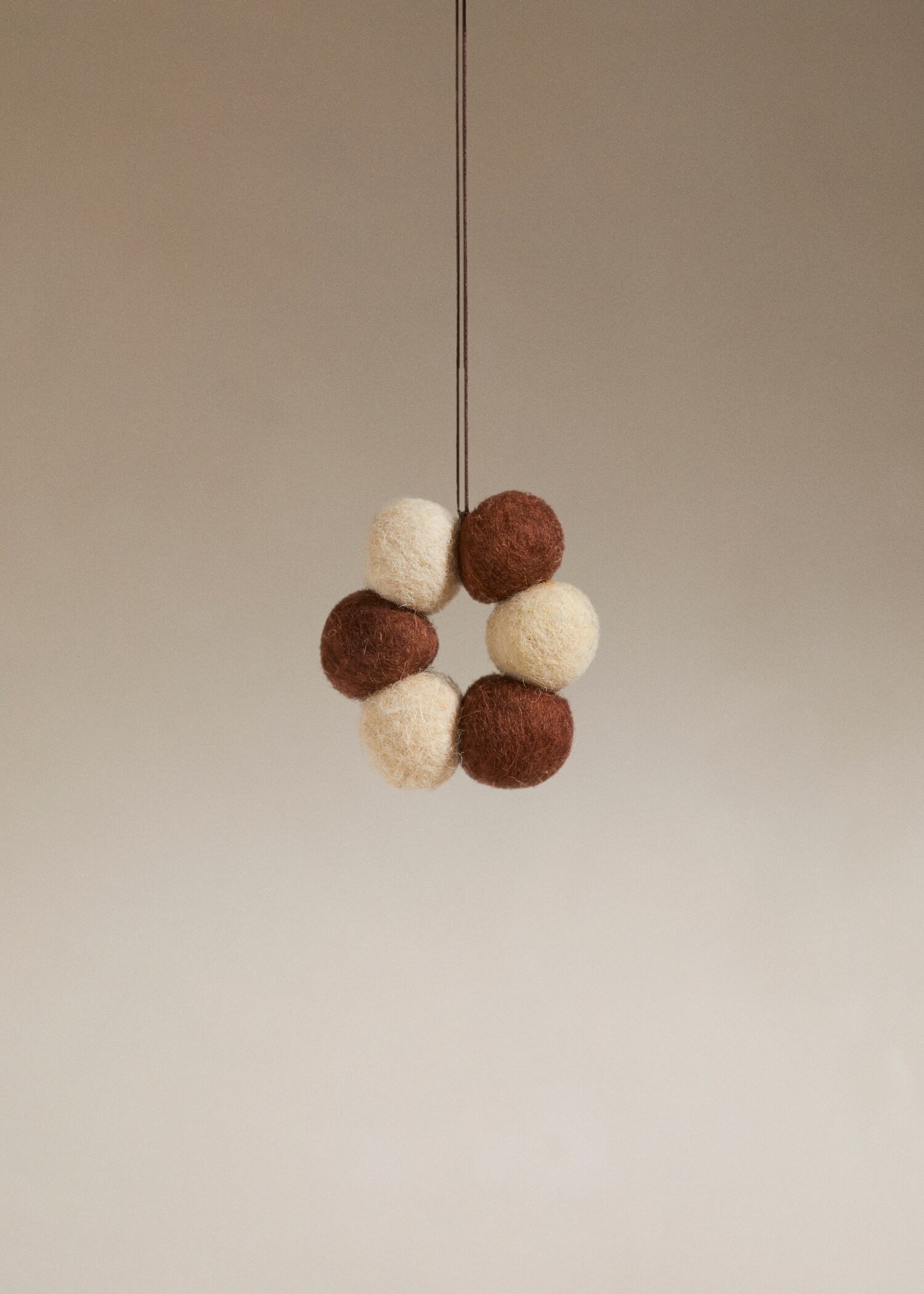 Felt christmas ornament - General plane