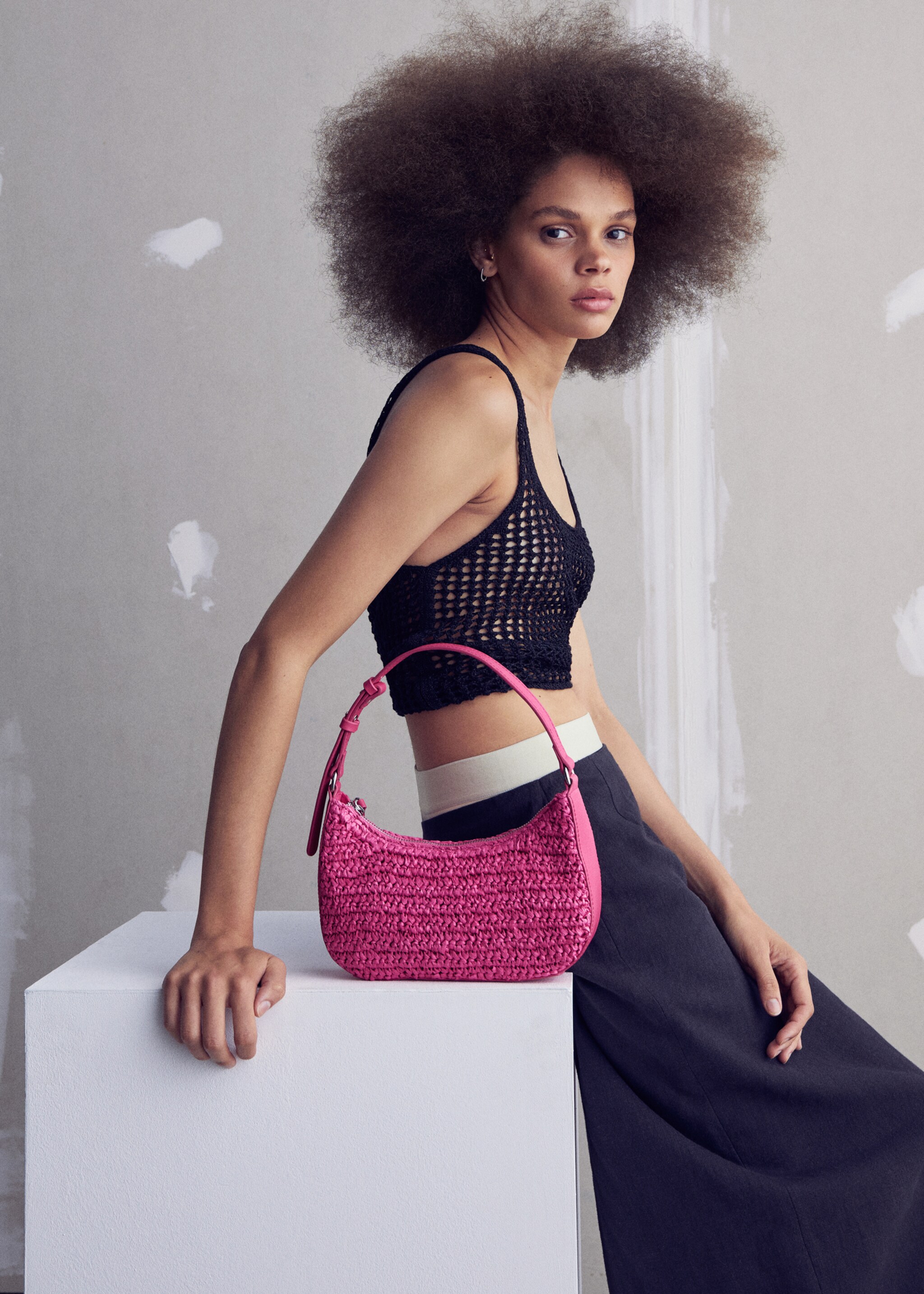 Schultertasche aus Naturfaser - Allgemeine Ansicht, Fuchsia. Ref: 57050068-00.