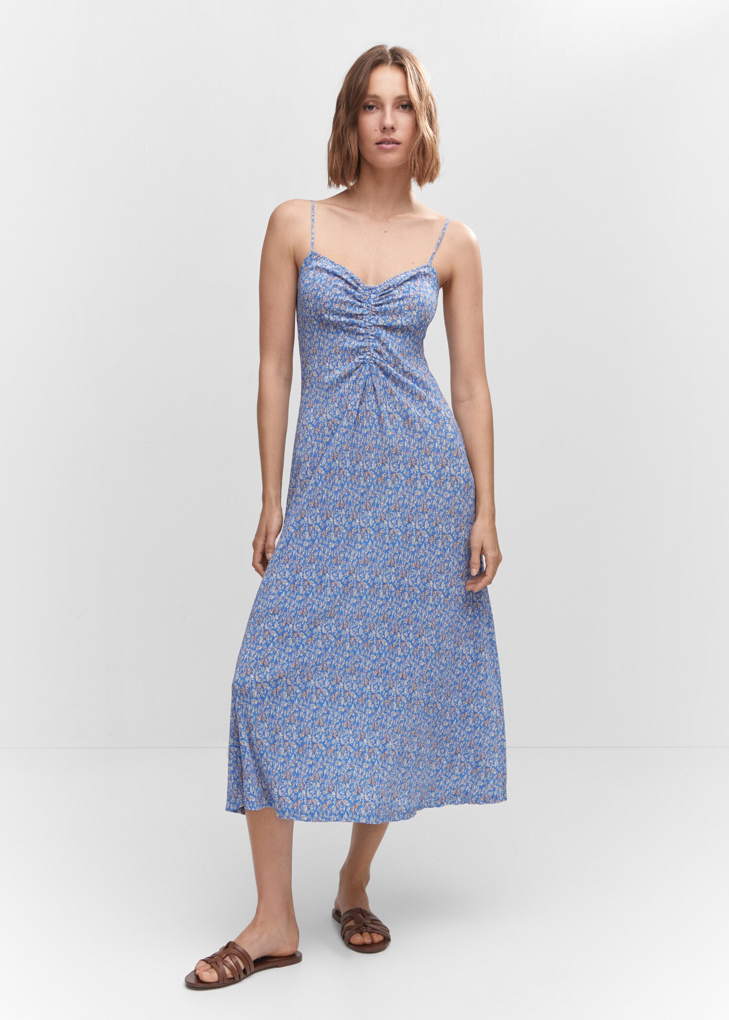 Robe à fleurs détail froncé - Plan général